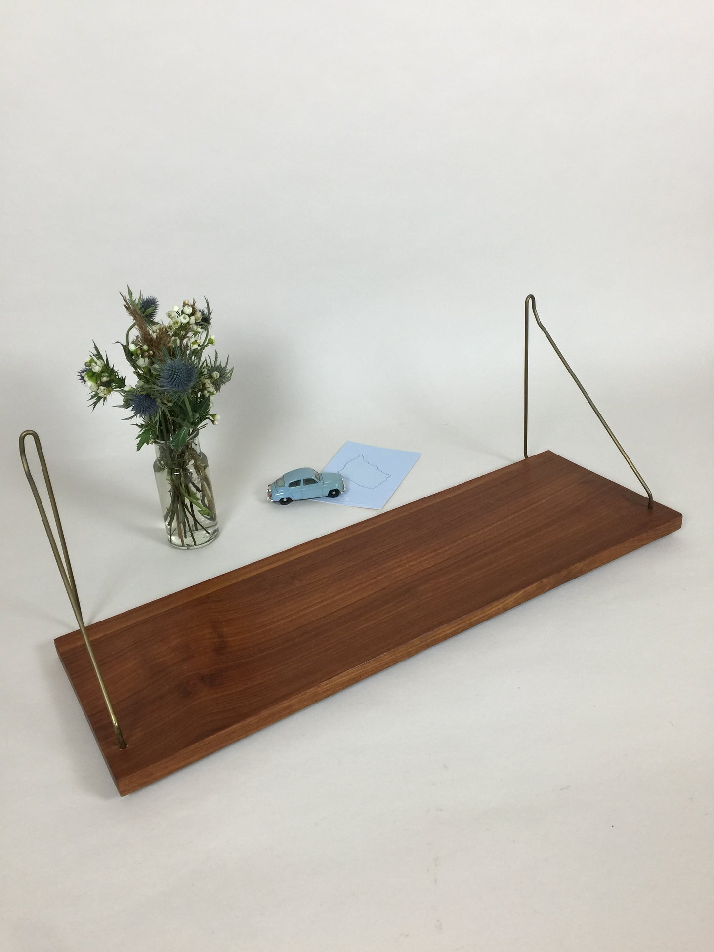 Schönes altes Regal in Teak