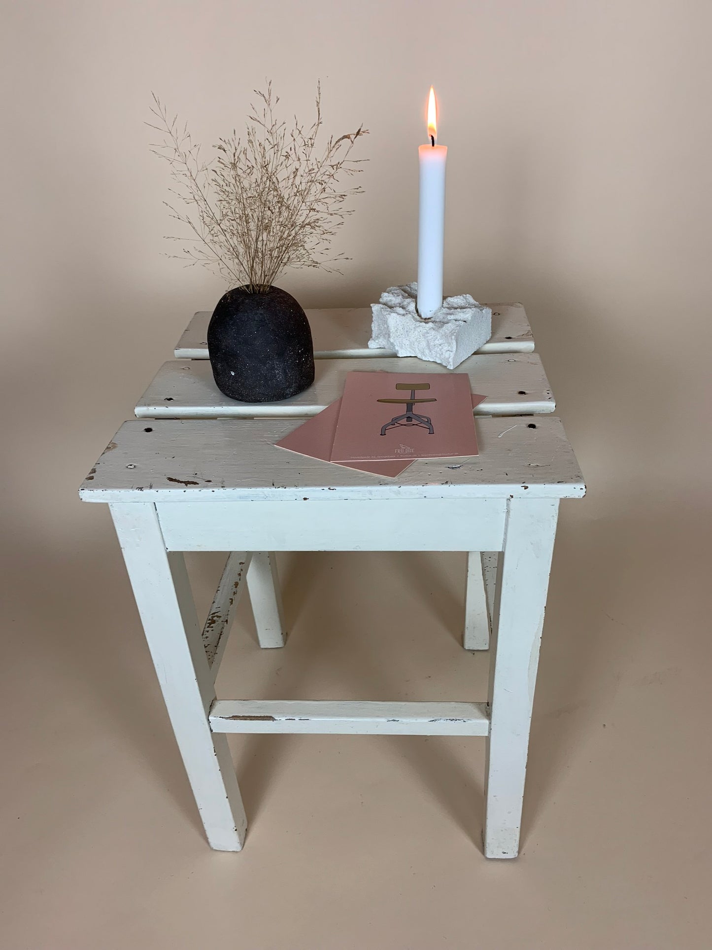 Alter Hocker mit schöner Patina