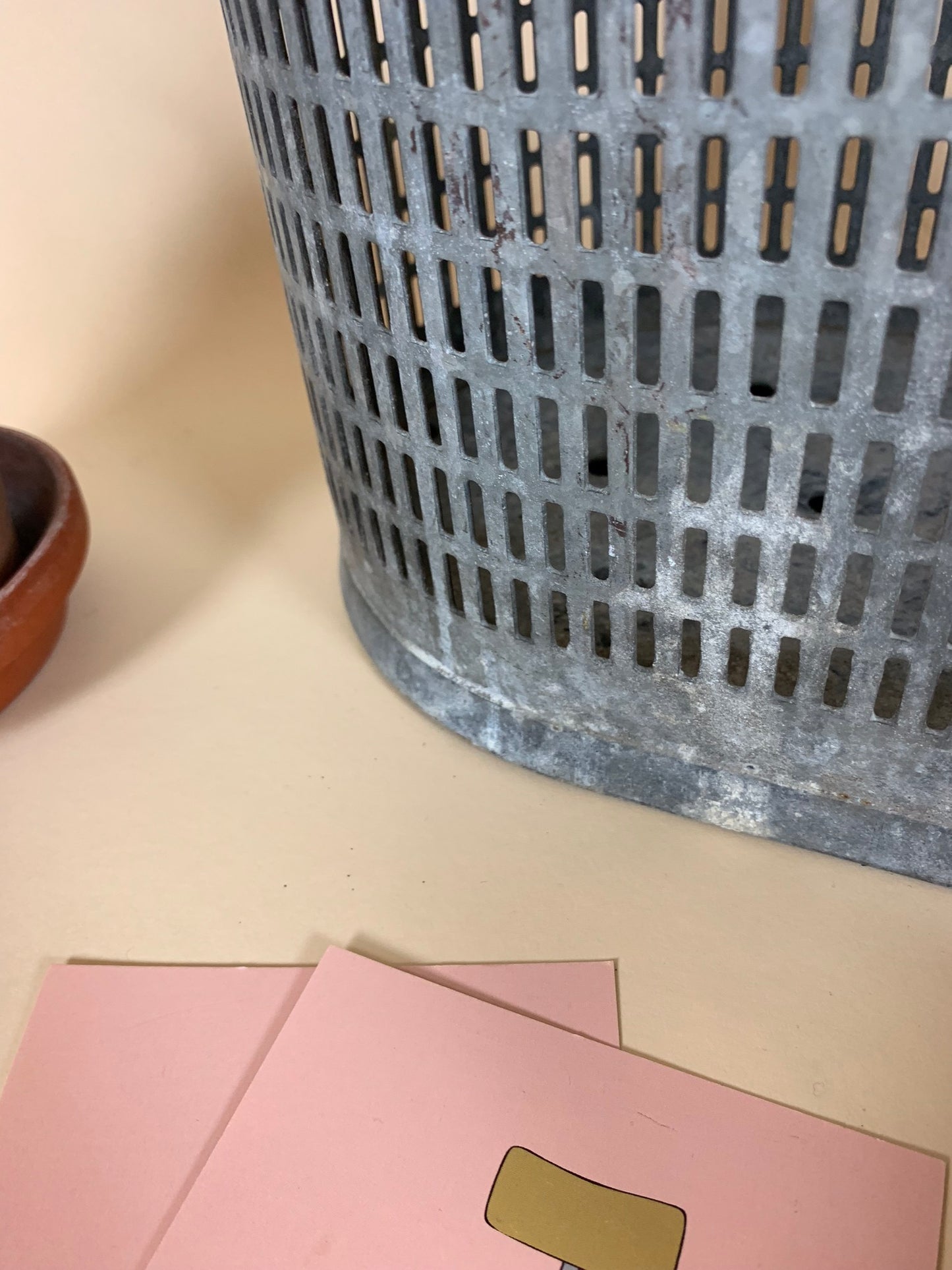 Design-Mülleimer aus Metall