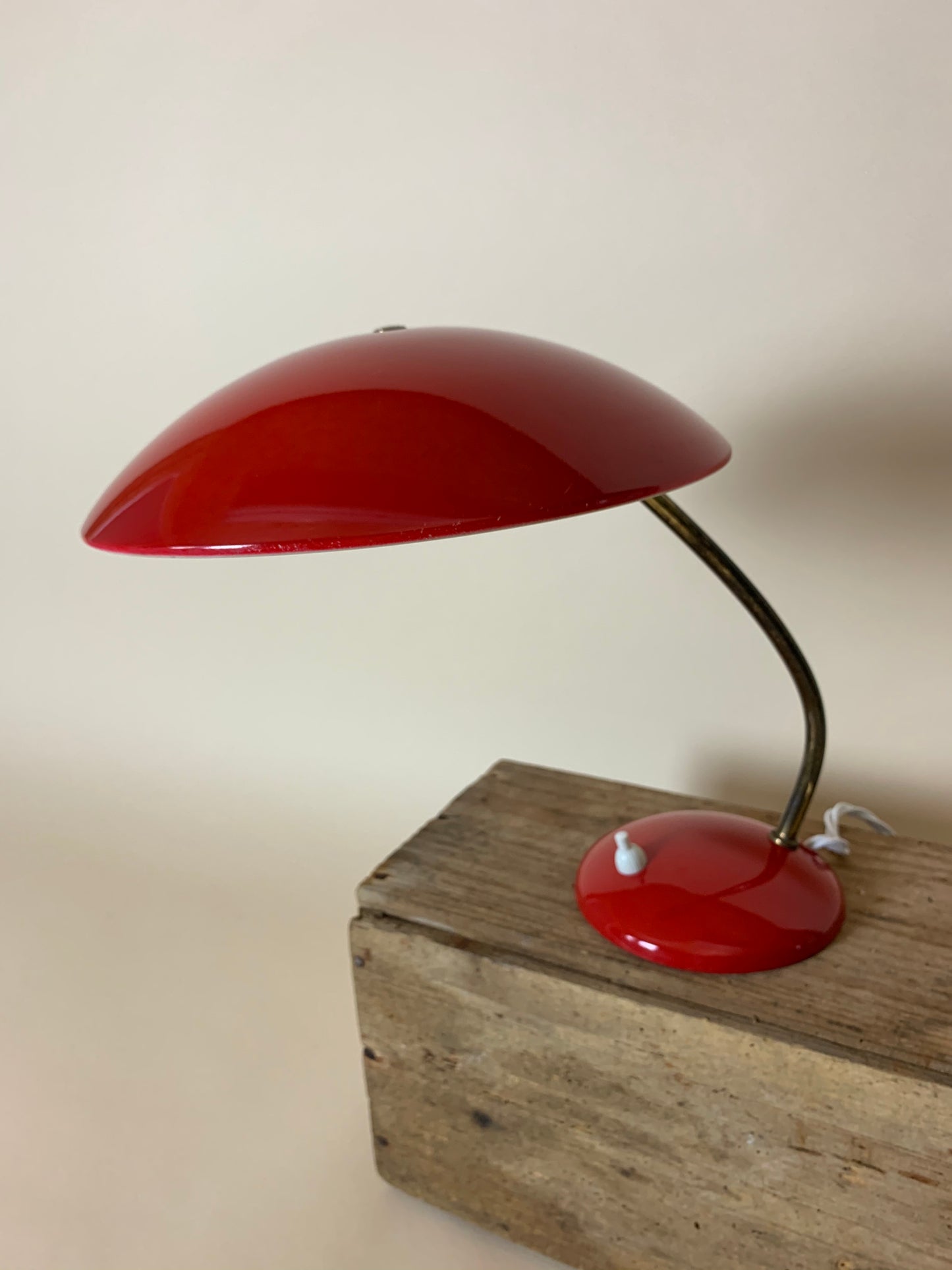 Schöne rote Christian Dell Tischlampe