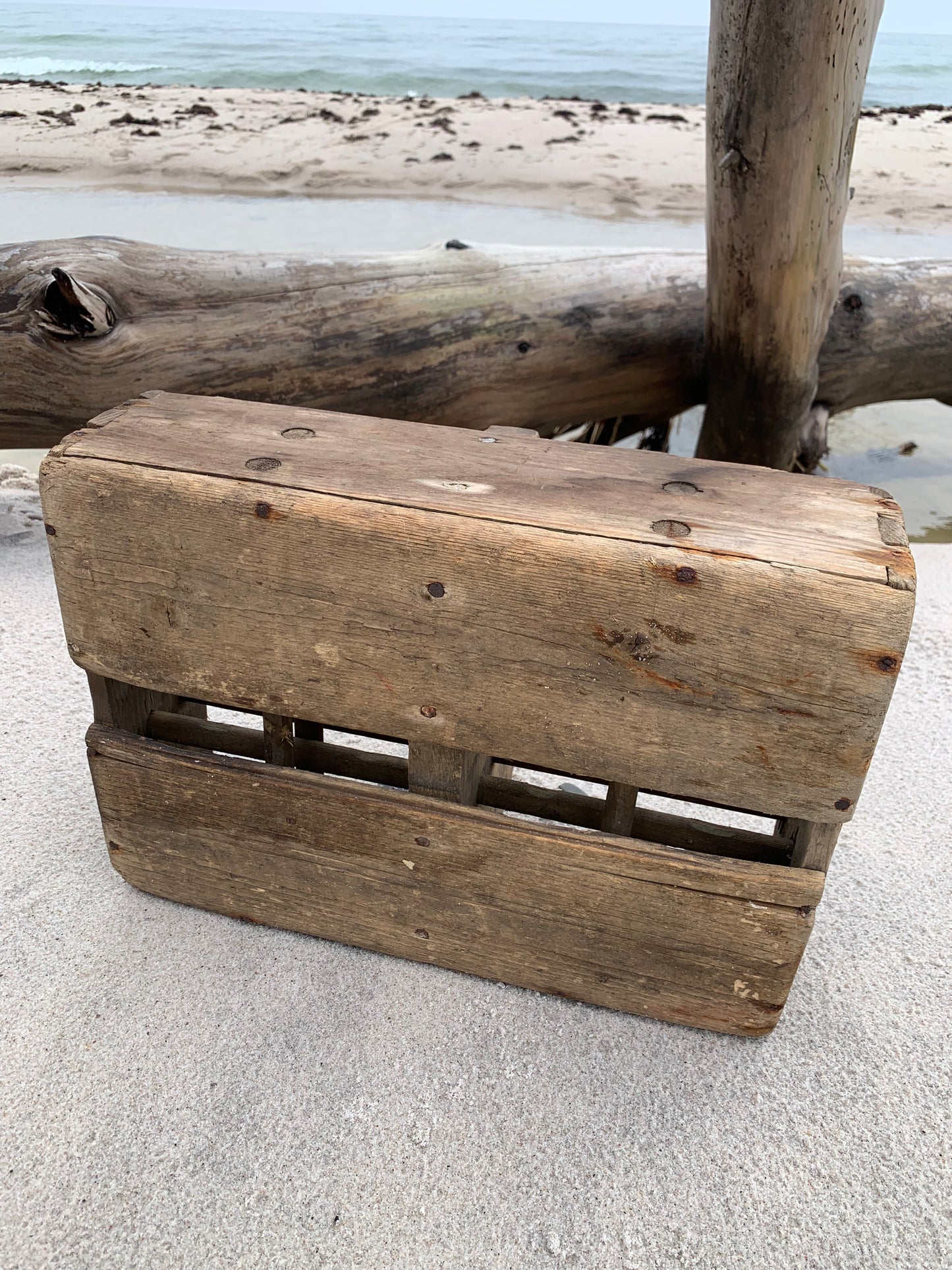 Holzkiste mit 12 Fächern