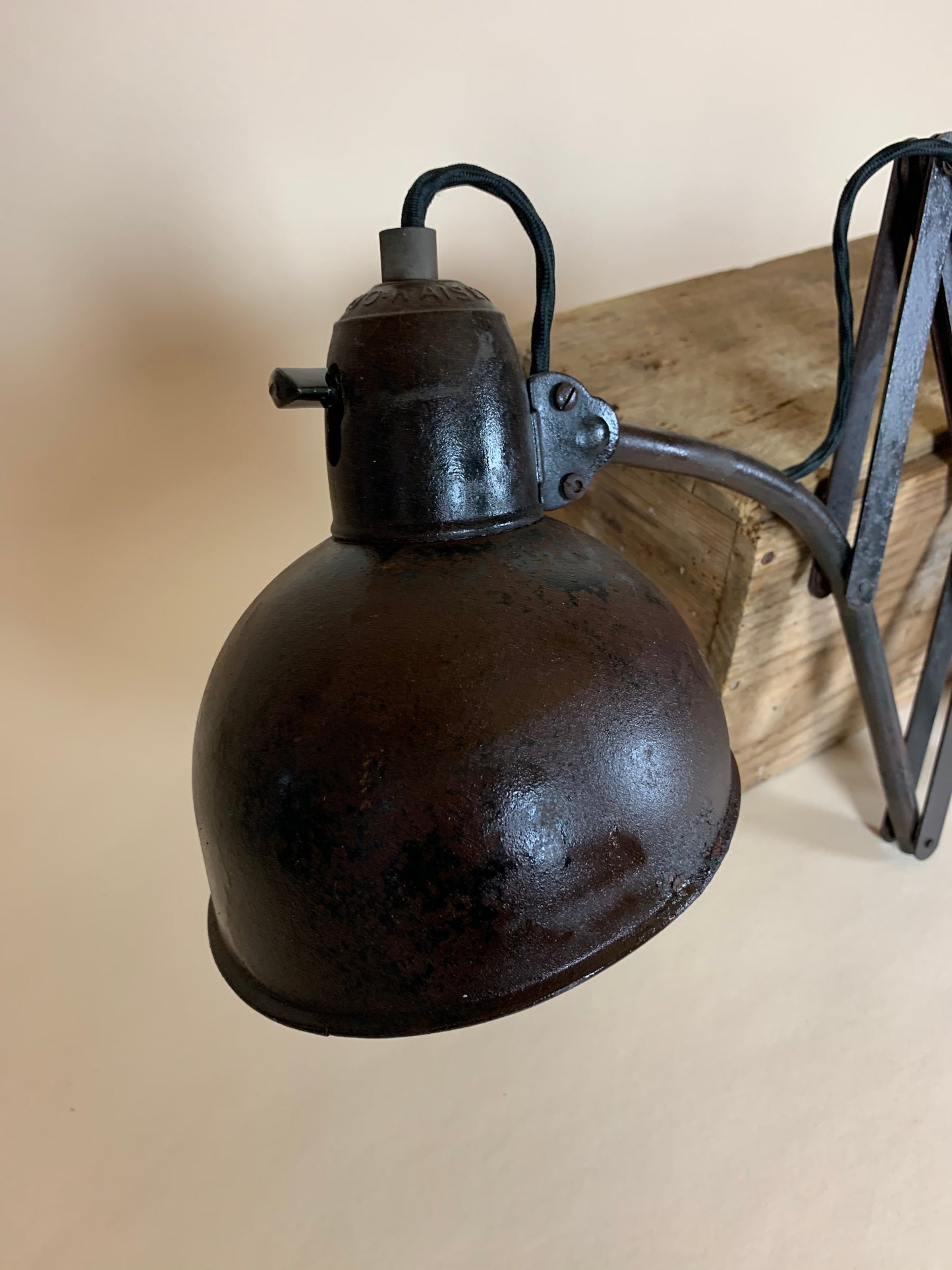 Kaiser Idell Scherenlampe - Rohe Ausführung mit schöner Patina