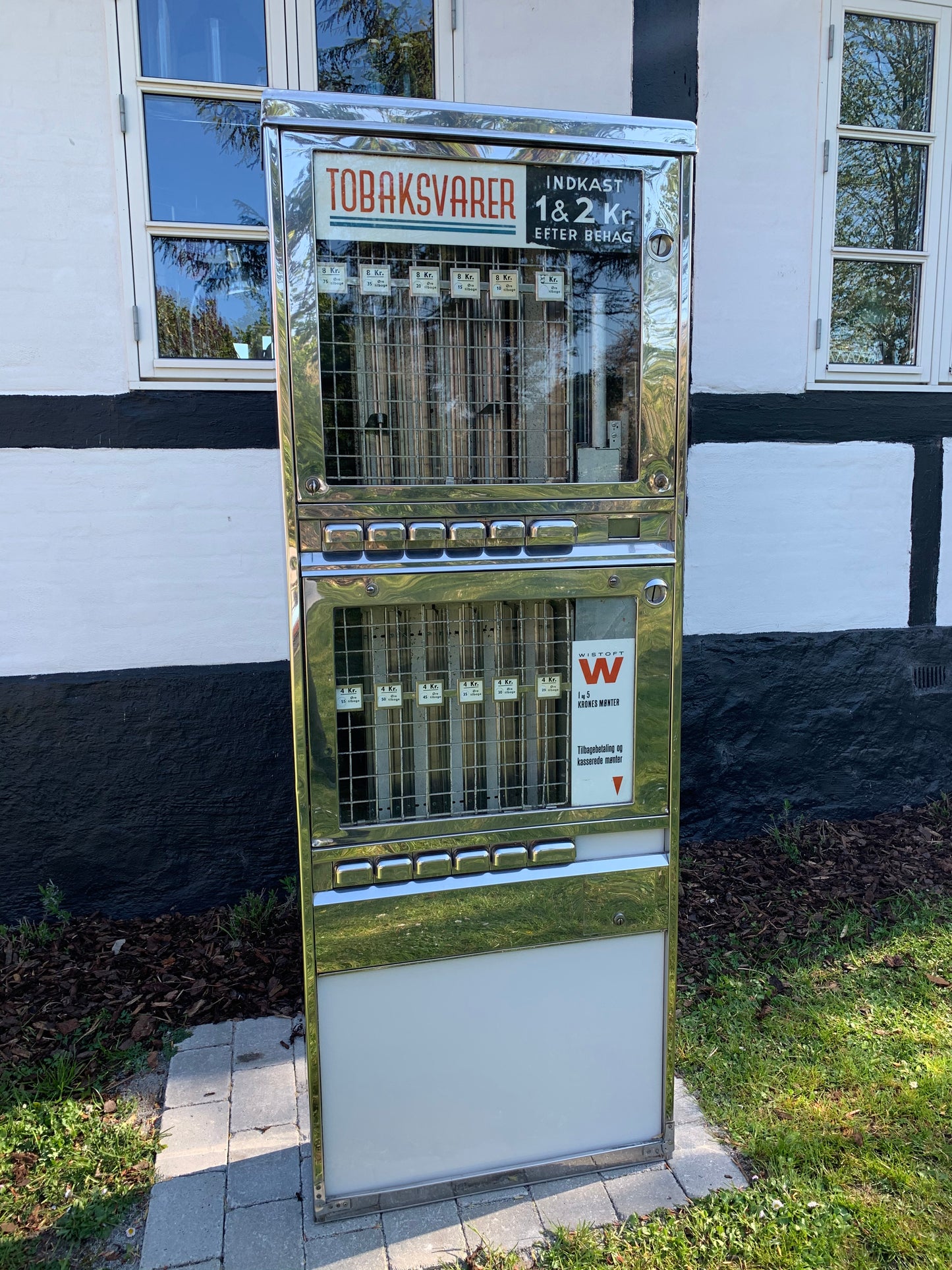 Schöner alter Automat für Zigaretten