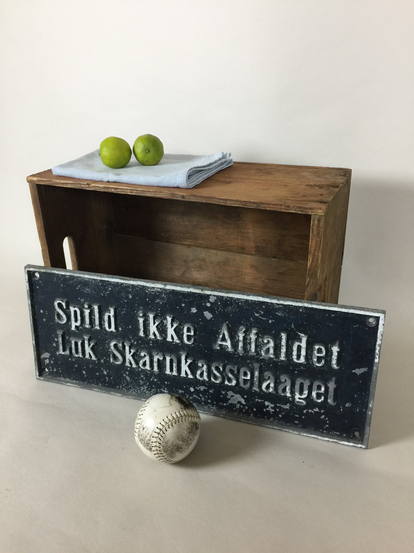 Schönes und sehr seltenes Schild