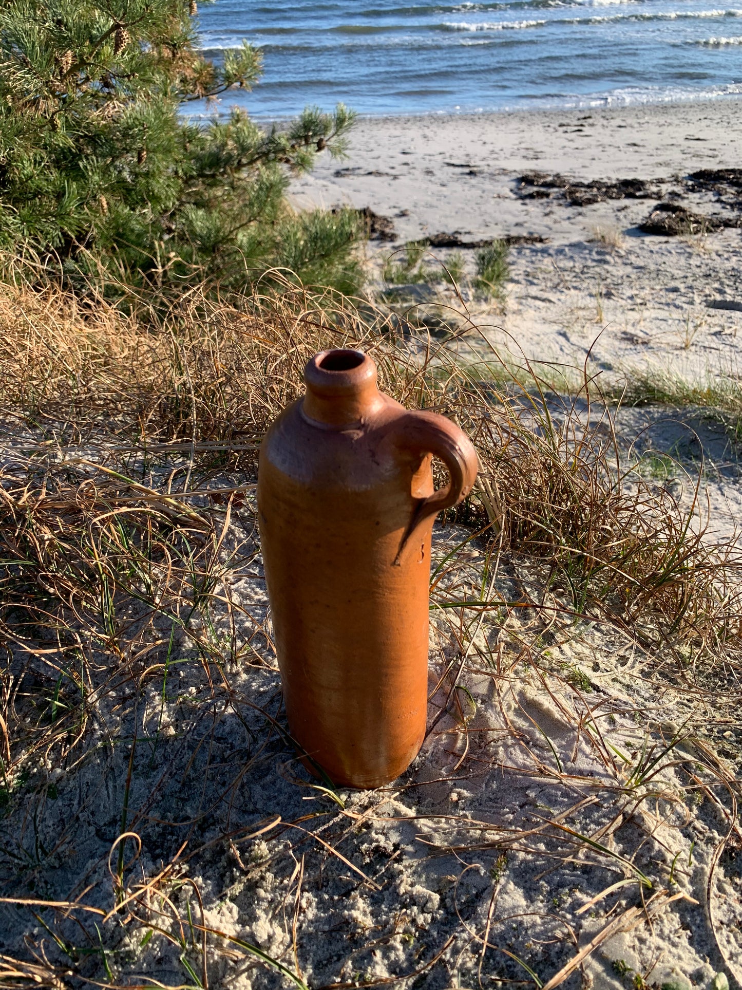 Rustikale Flasche mit lustiger Textprägung in der Flasche