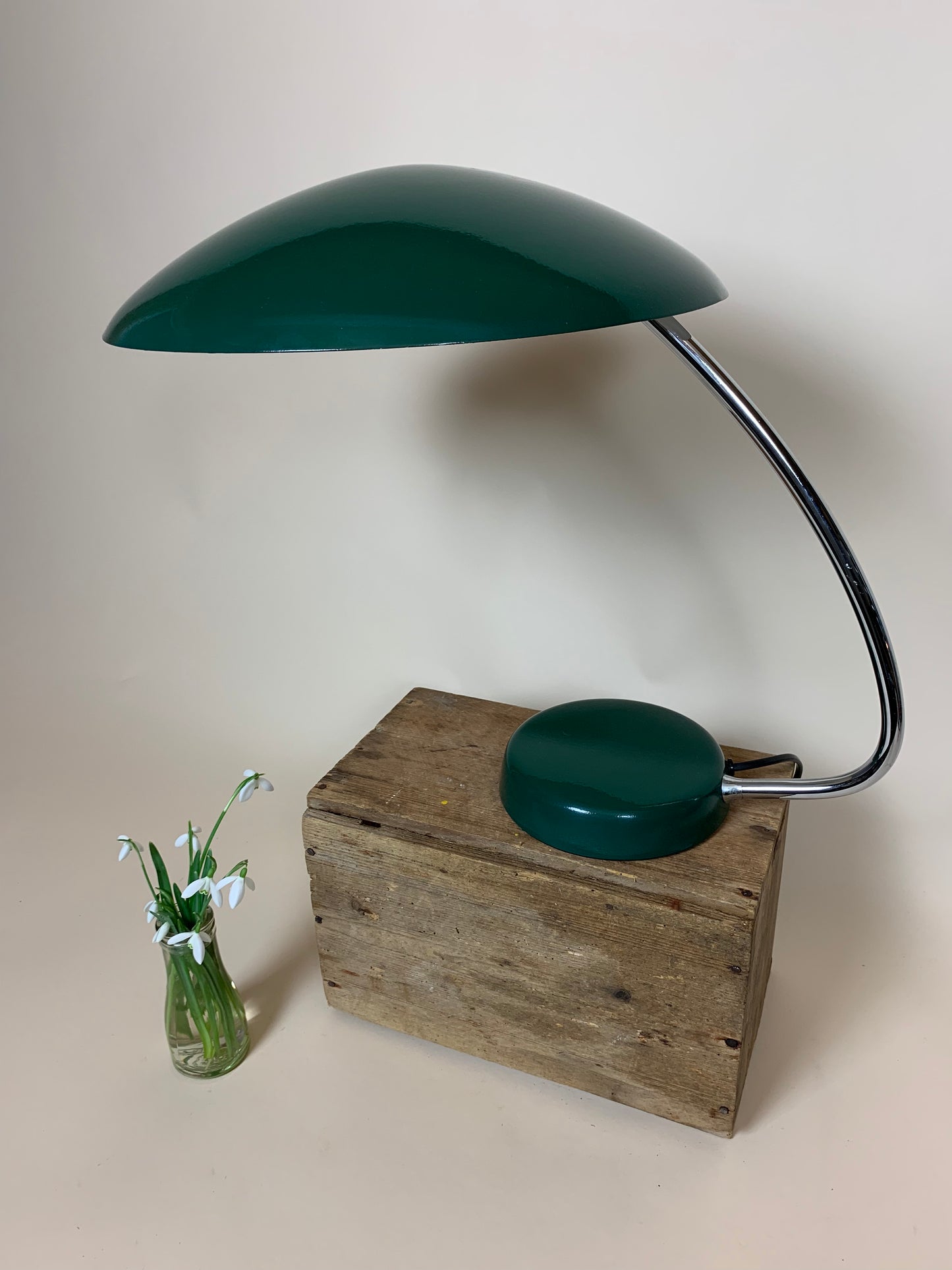 Vintage Kosaken UFO Tischlampe aus den 1950er Jahren.