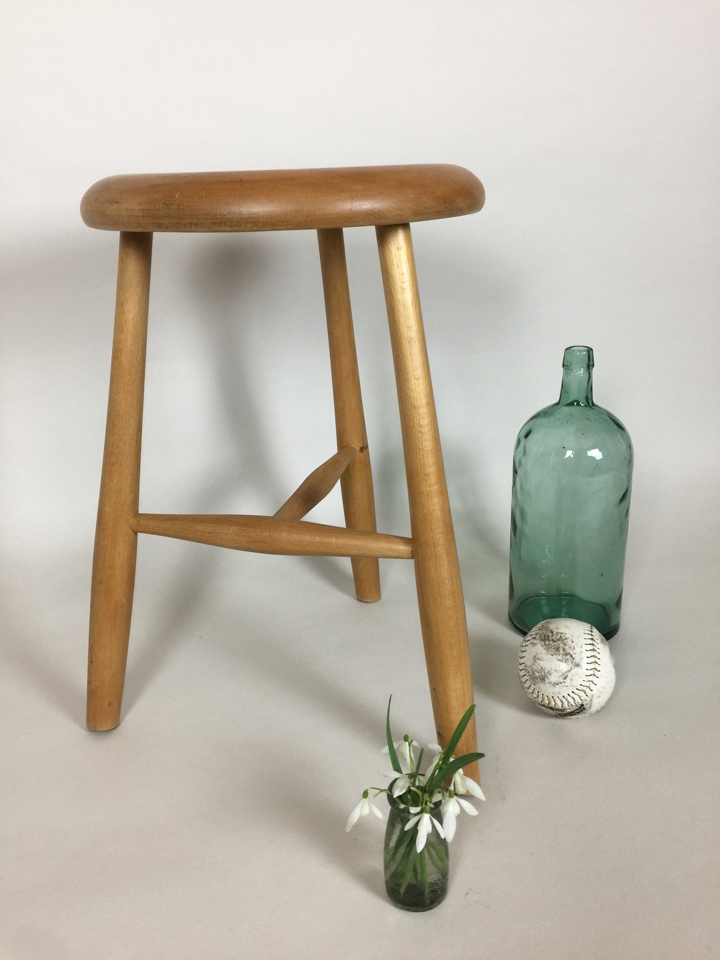Schöner Hocker aus Holz