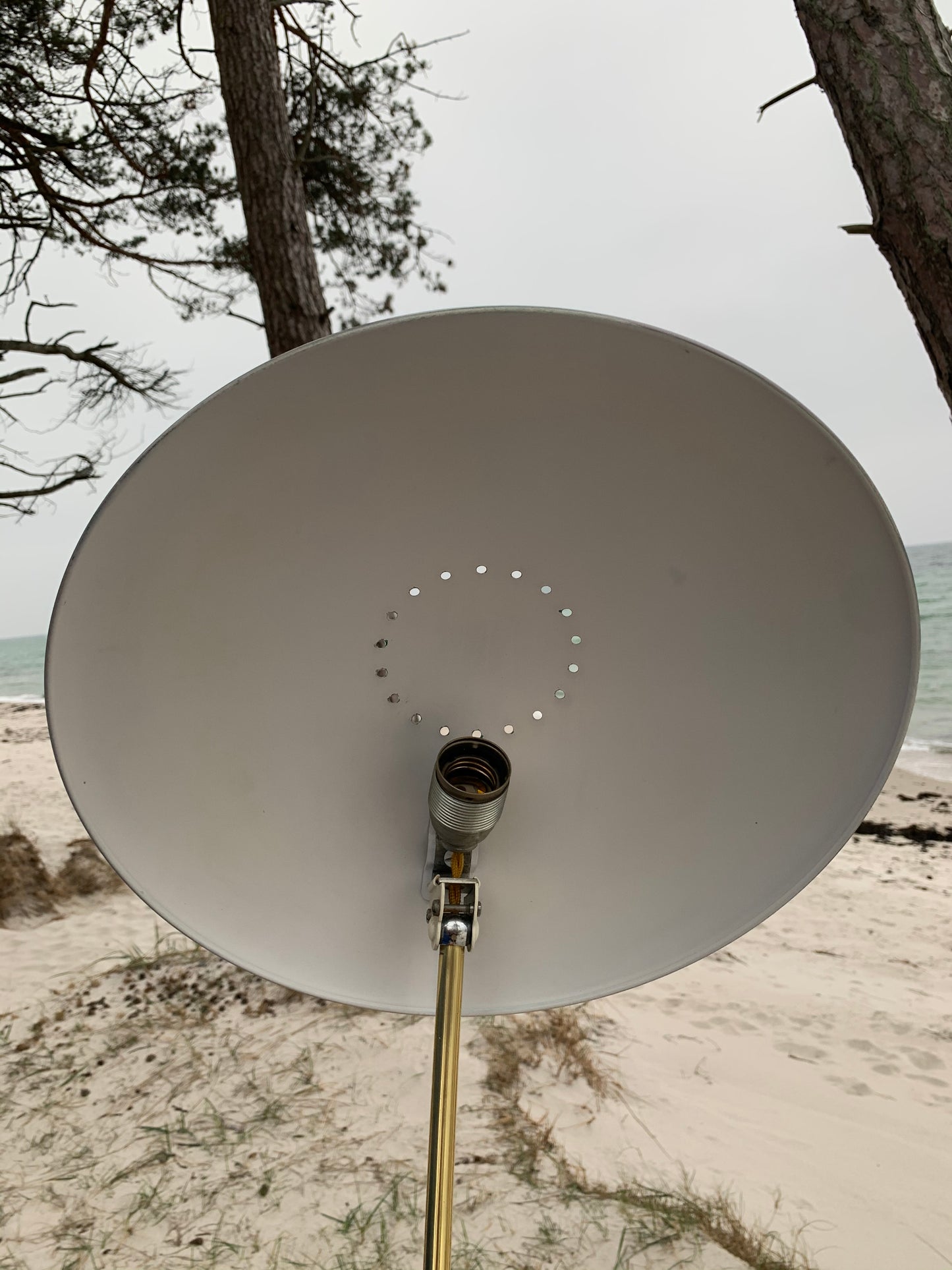 Kaiser Idell 6787 - Grau mit Messing