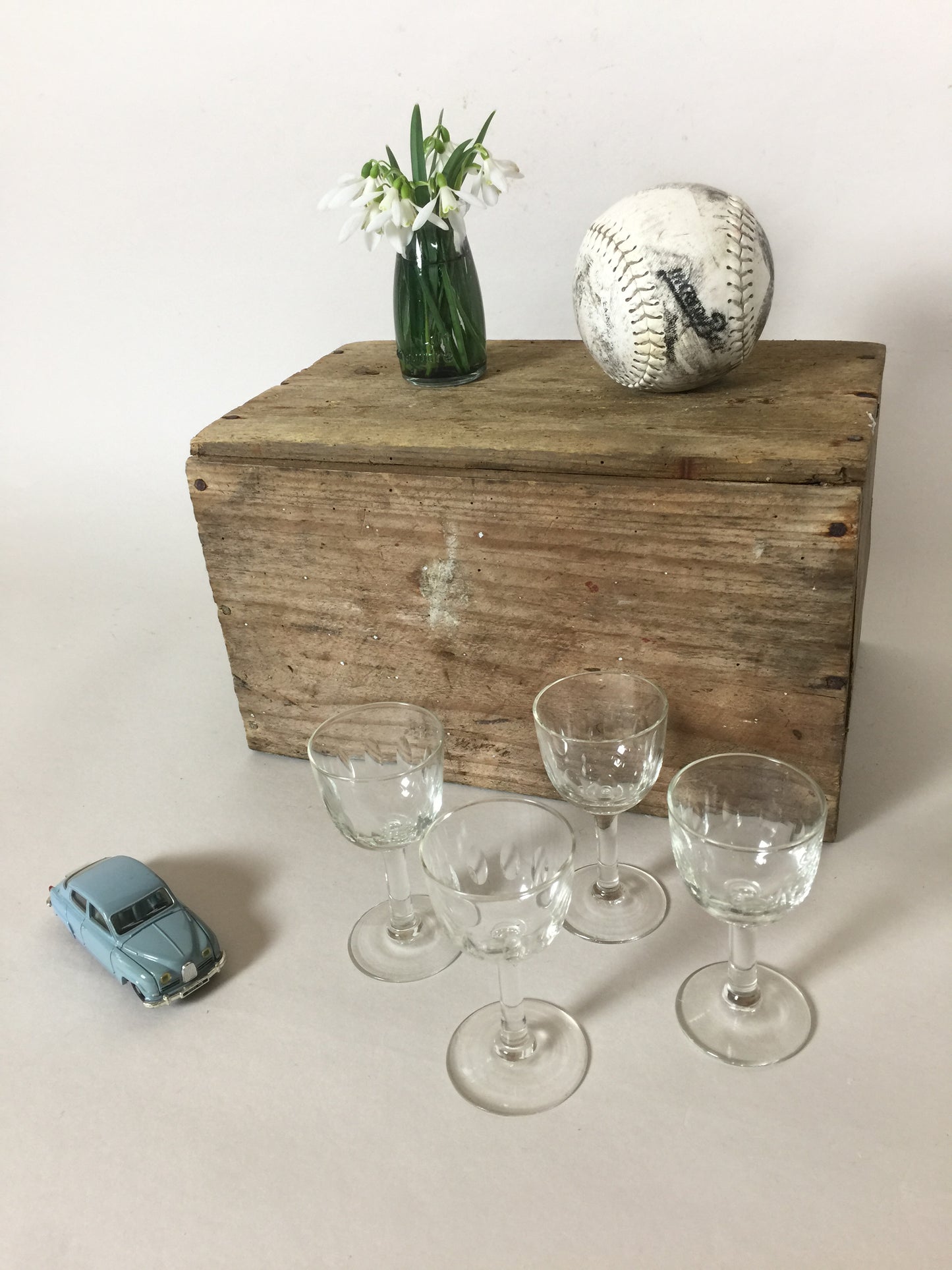 Vier schöne alte Gläser