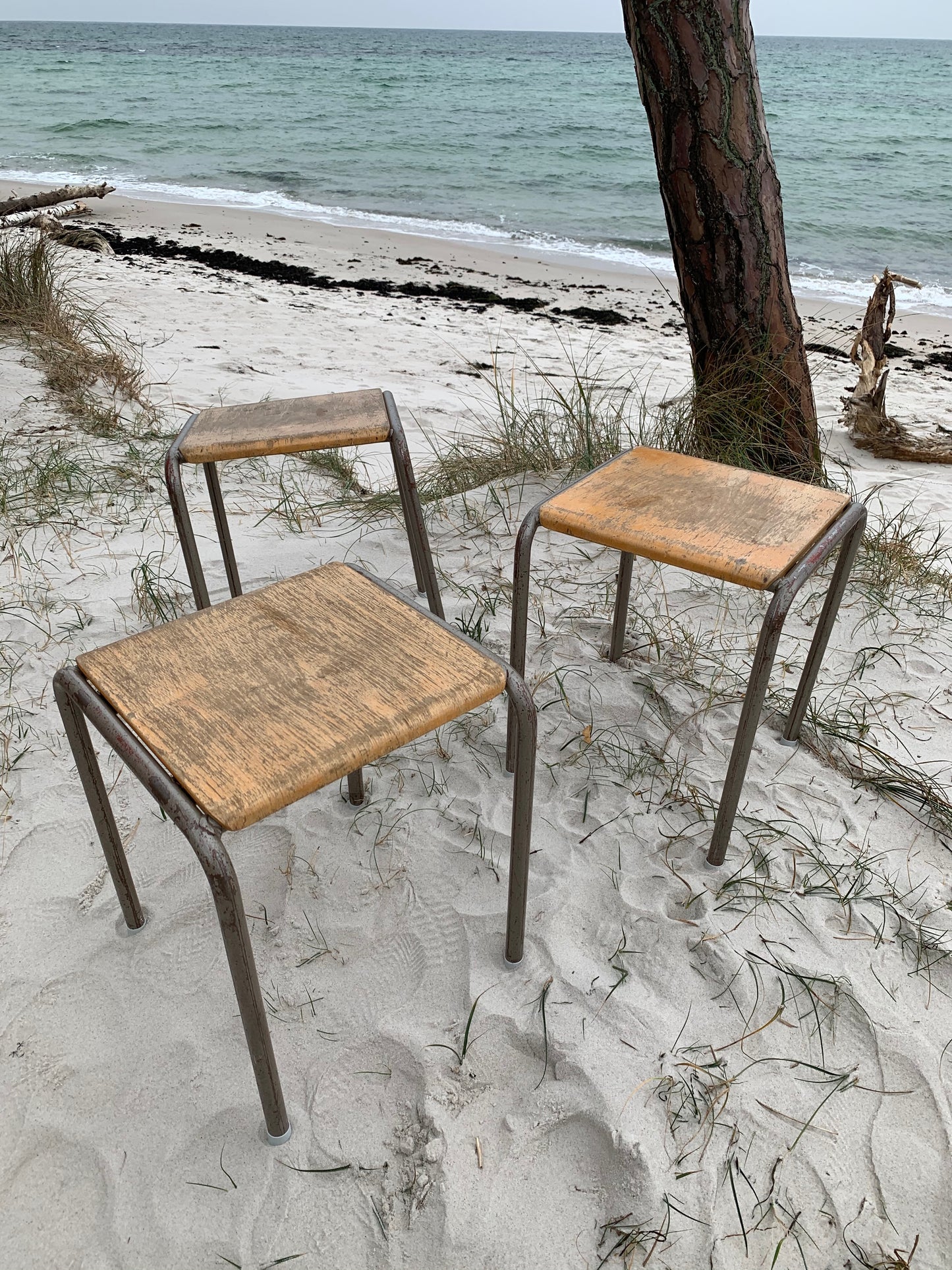 Industriehocker mit viel Patina - Der Preis gilt pro STCK.