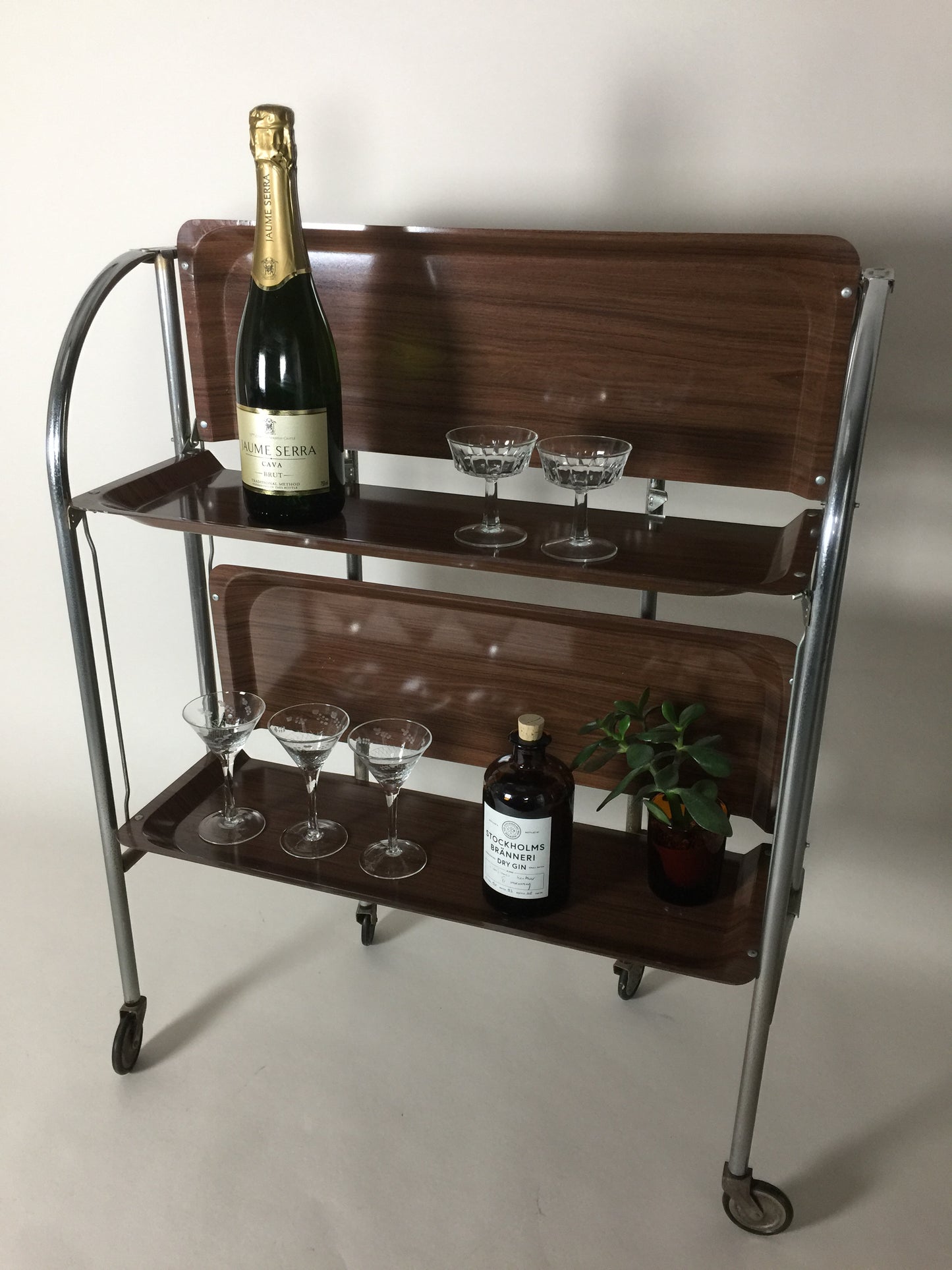 Bartisch oder Barwagen aus einem alten Zug