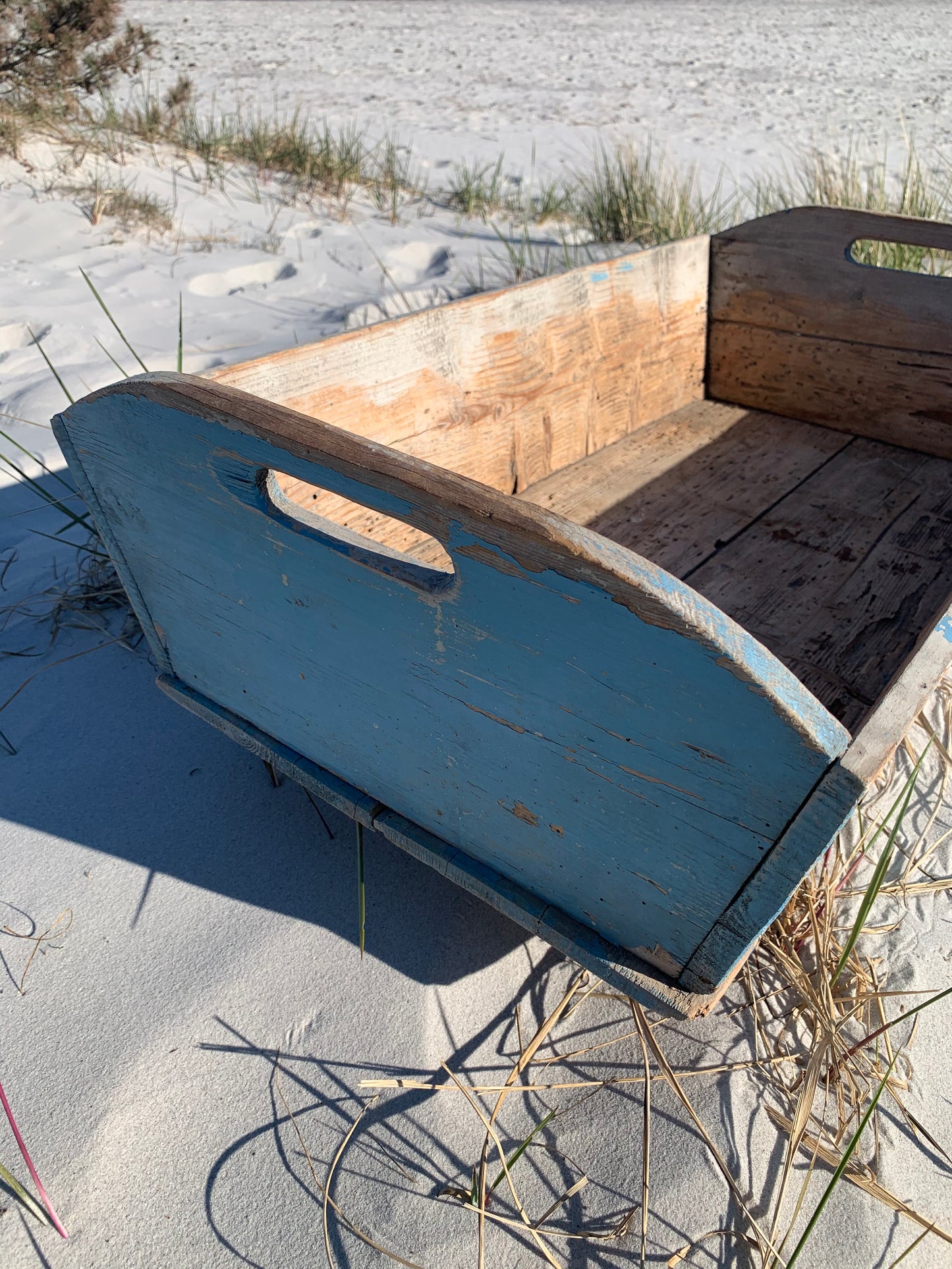 Blaue Holzkiste mit schöner Patina