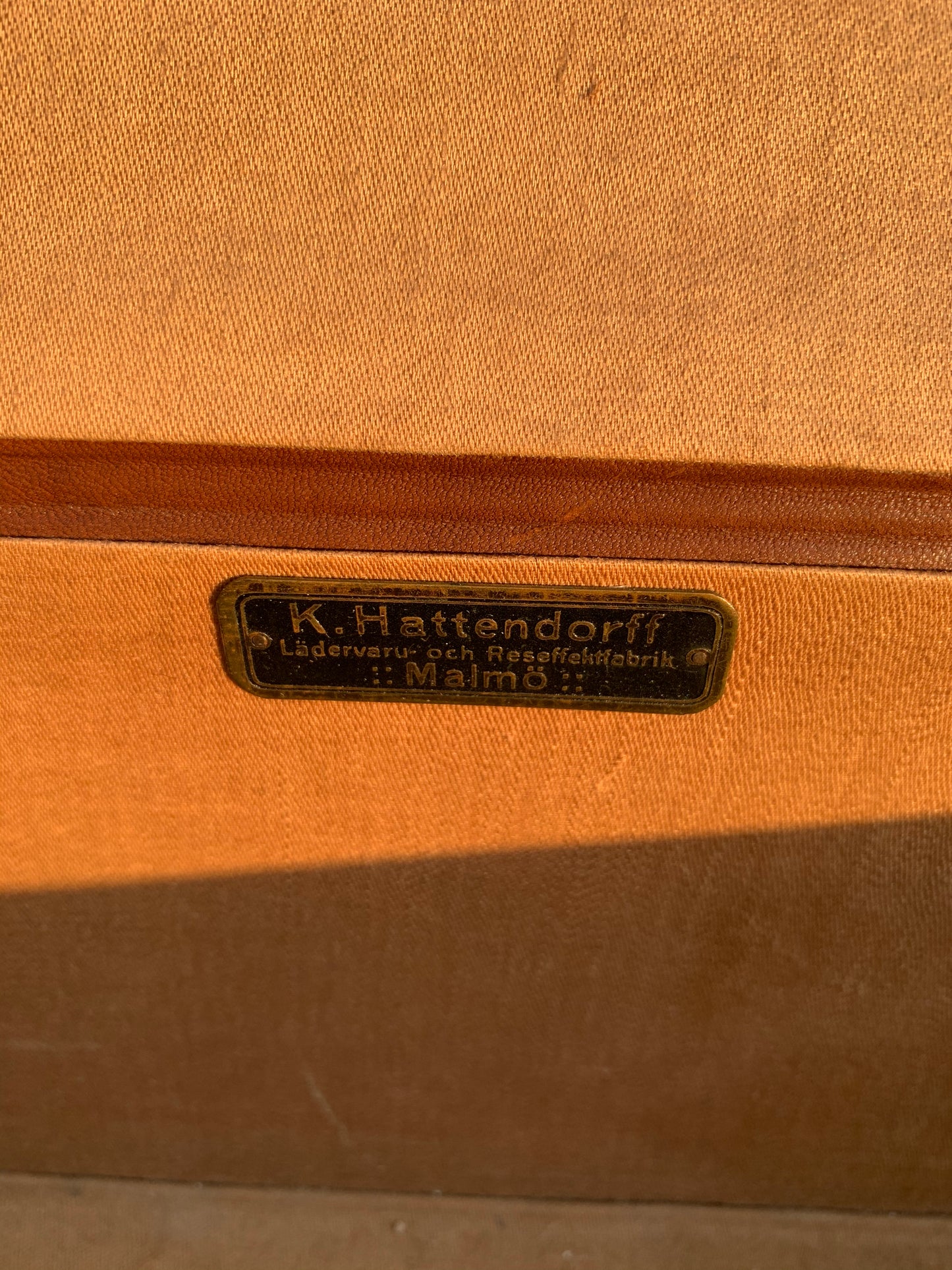 Koffer aus Leder mit viel Patina