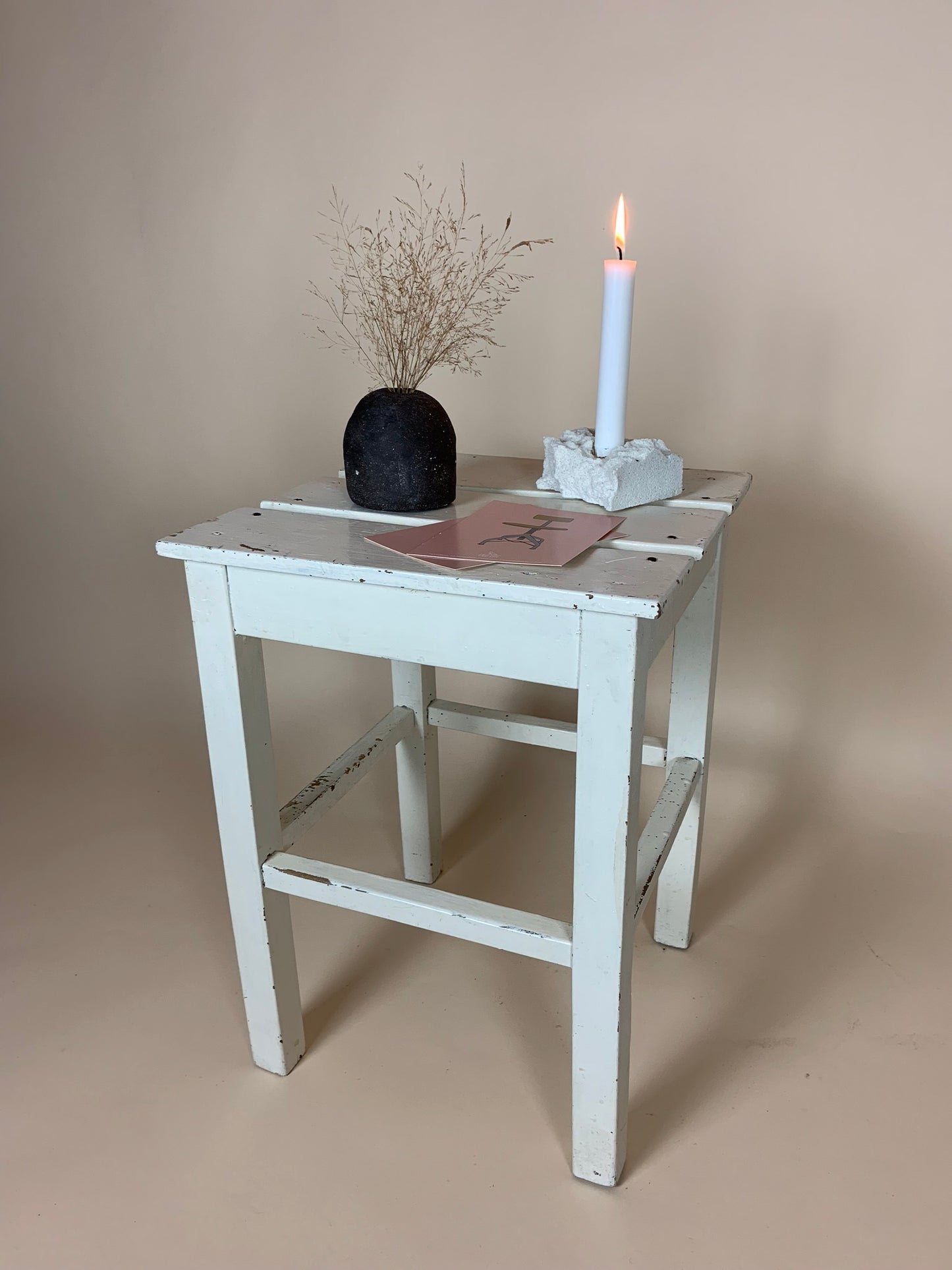 Alter Hocker mit schöner Patina