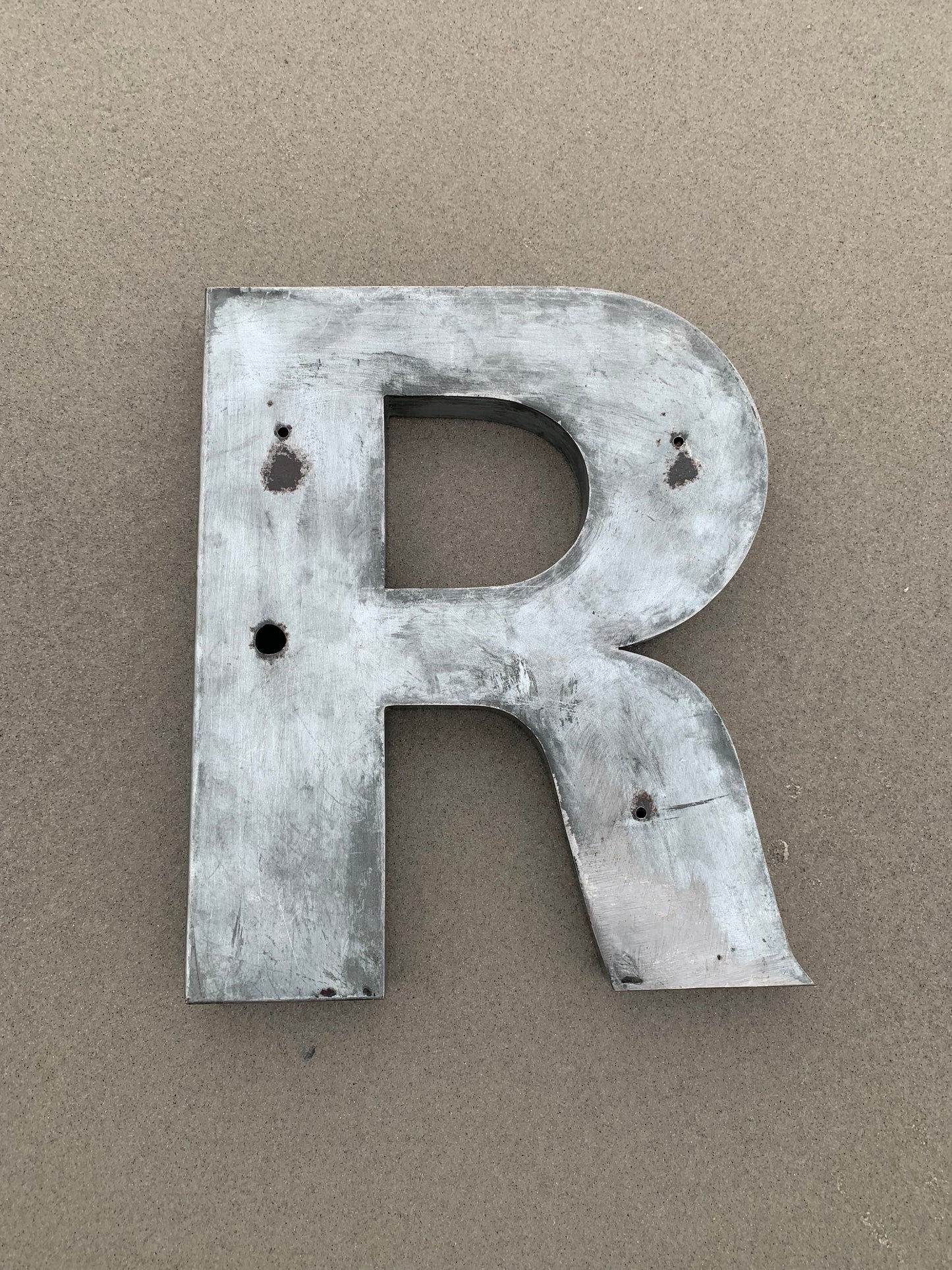 Bogstav - R (Facadebogstav)