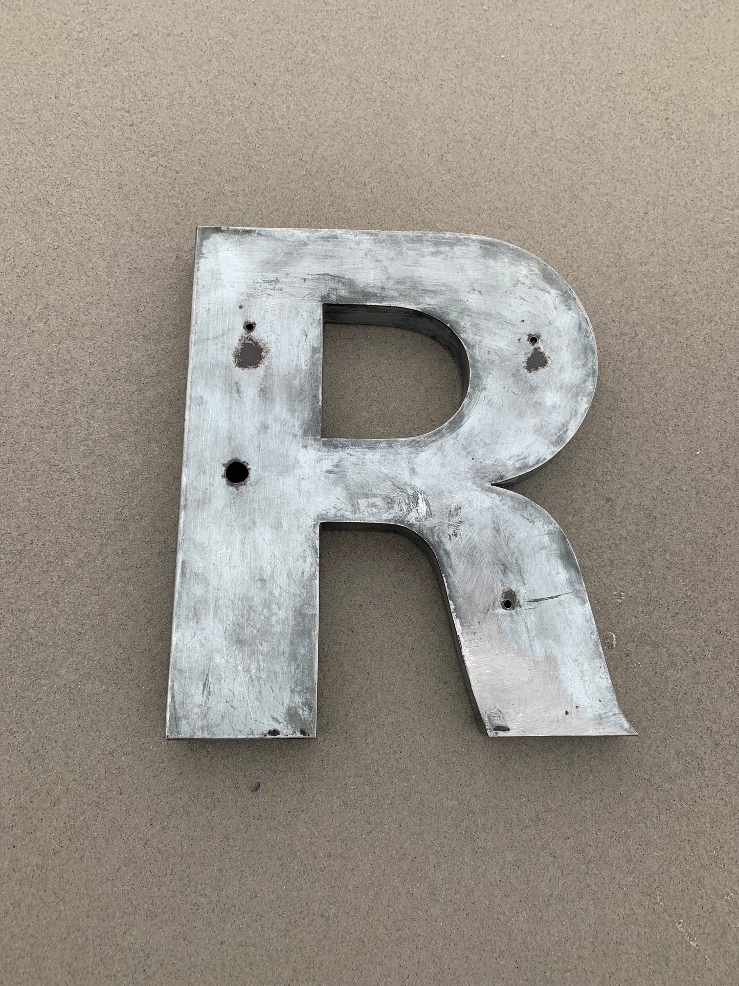 Bogstav - R (Facadebogstav)