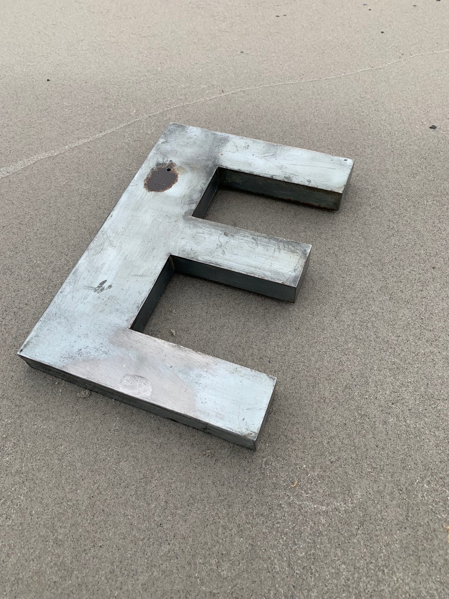 Buchstabe - E (Fassadenbuchstabe)