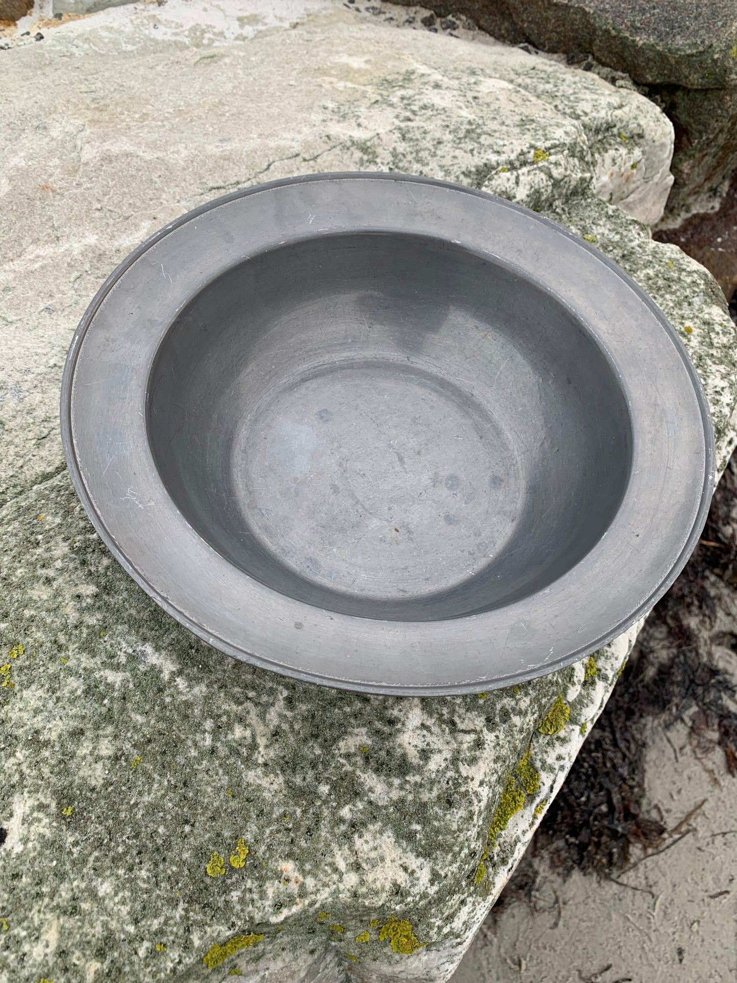Große Zinnschale