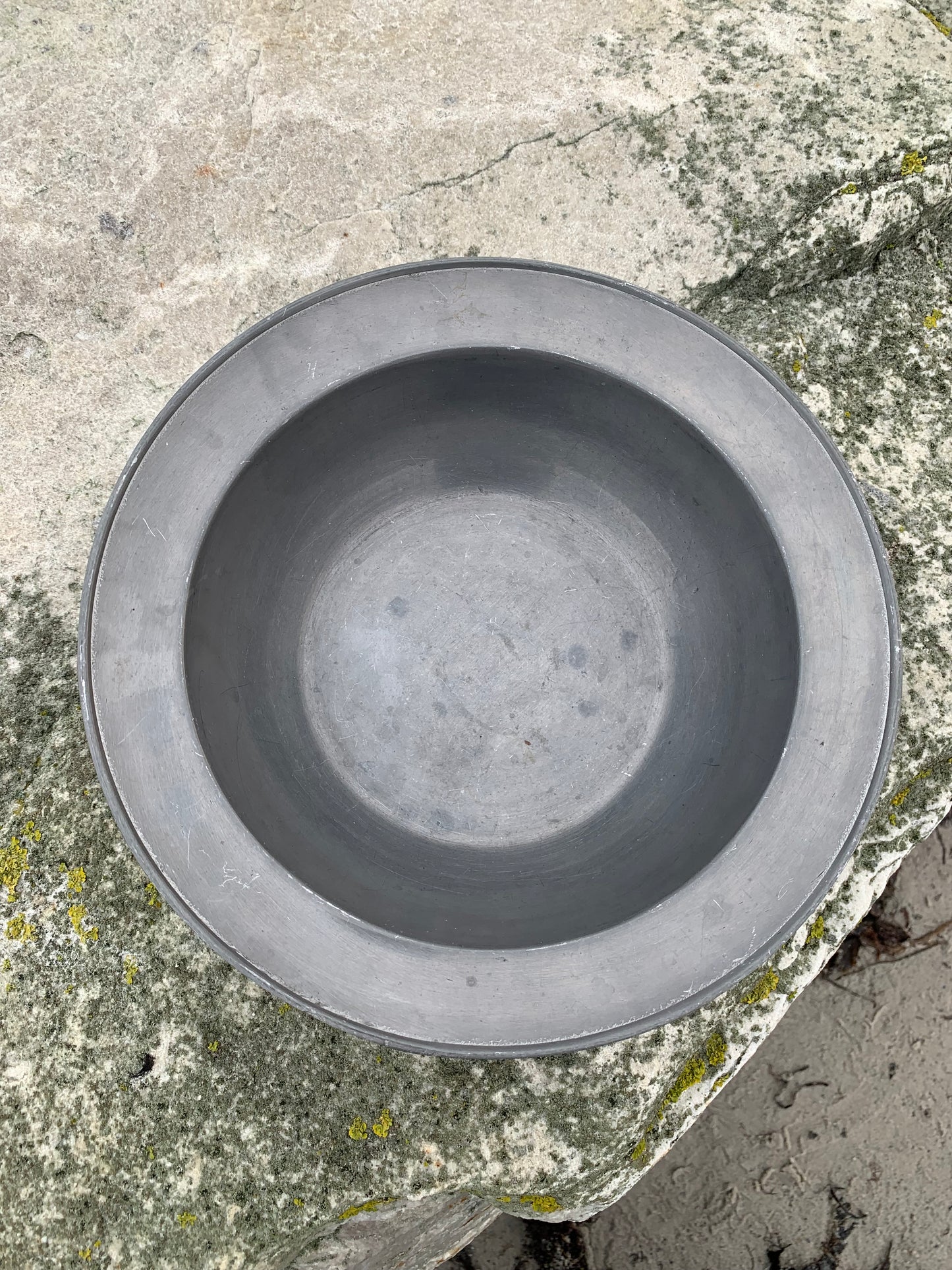 Große Zinnschale