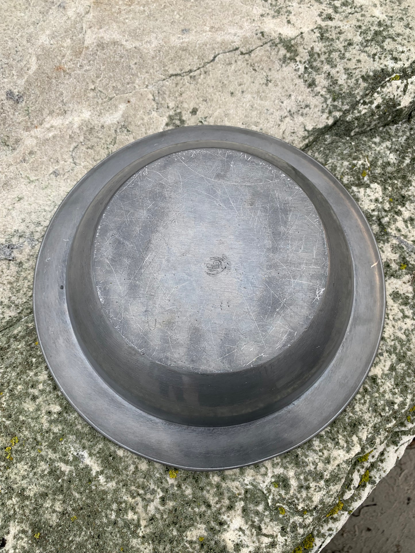 Große Zinnschale