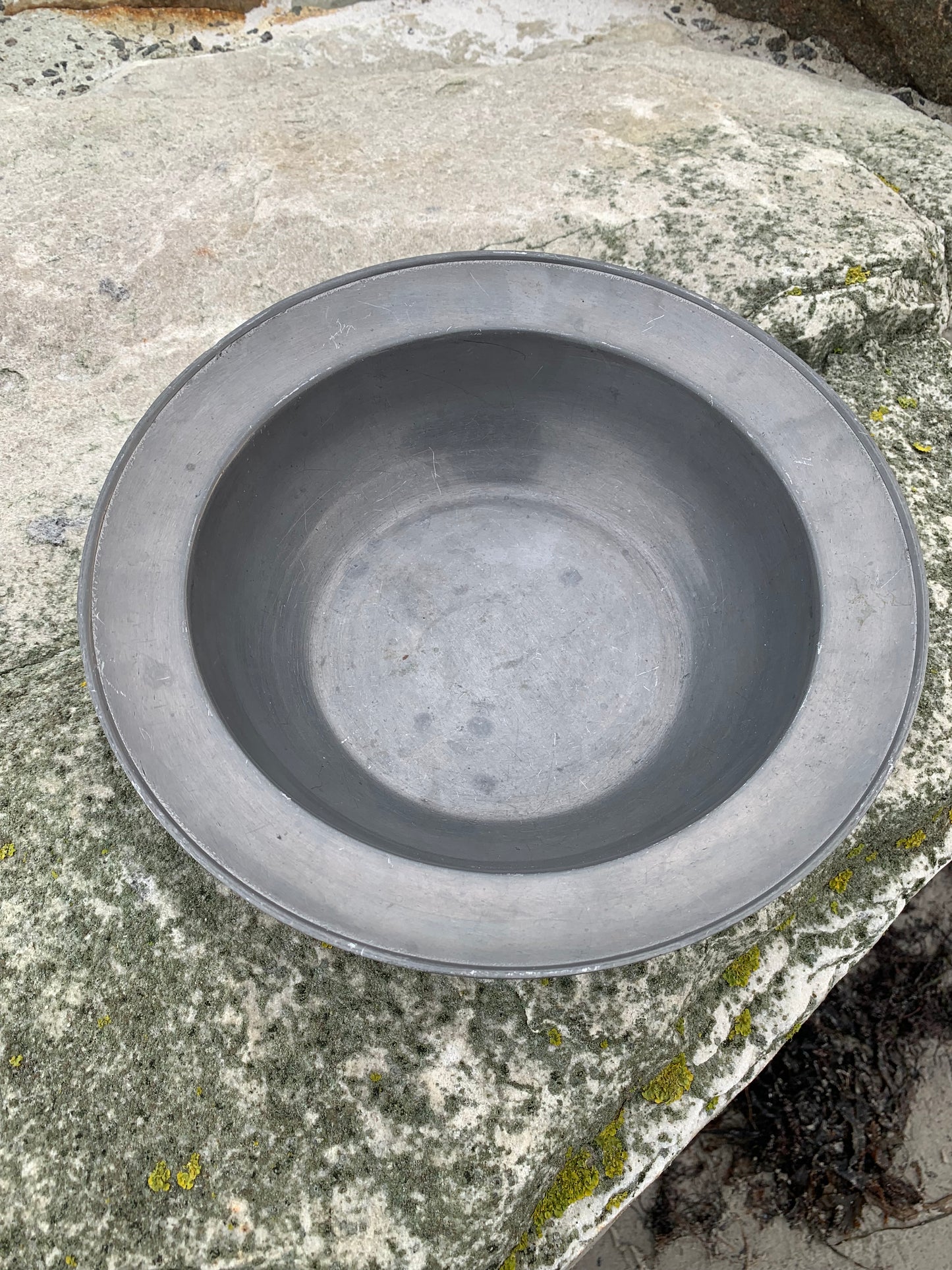 Große Zinnschale