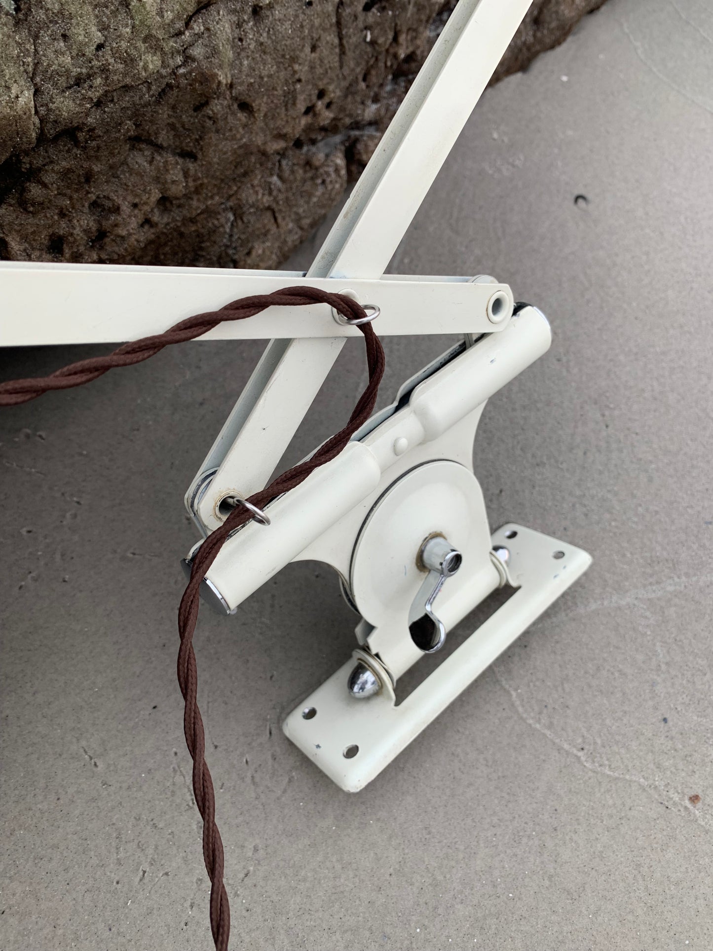 Kaiser Idell 6614 - Original Creme (das große Modell)