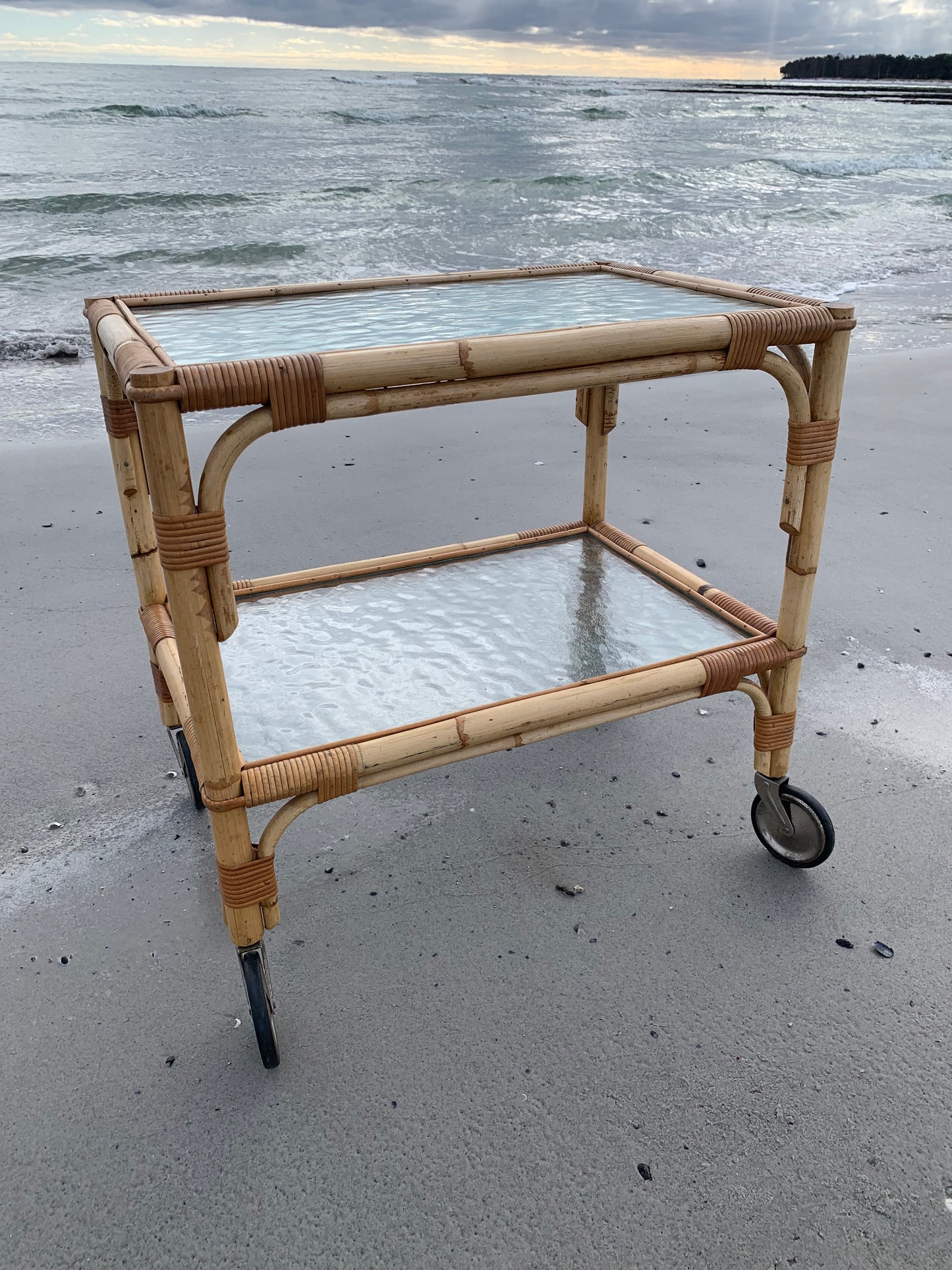 Rollwagen aus Bambus