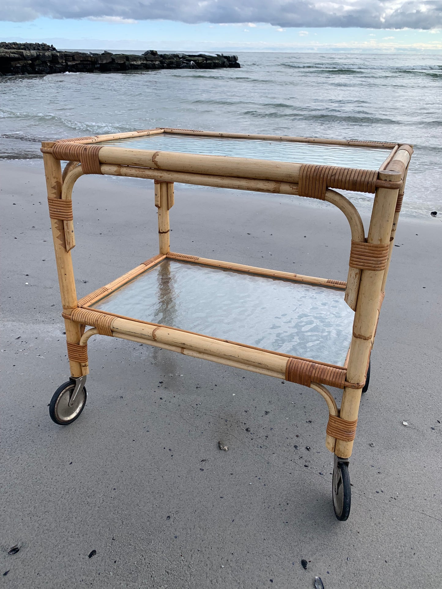 Rollwagen aus Bambus