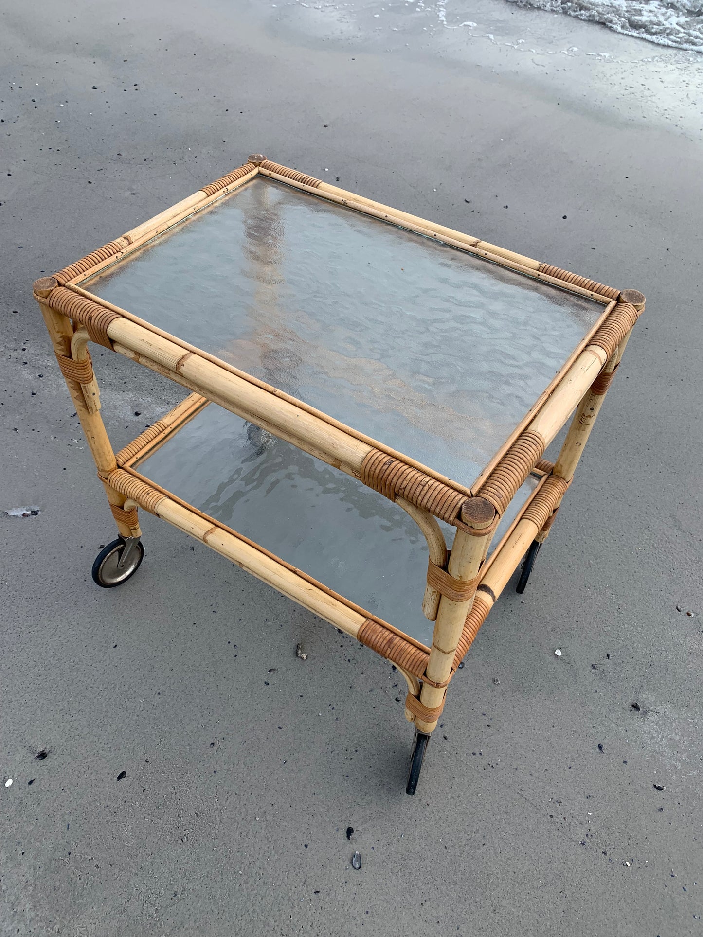 Rollwagen aus Bambus