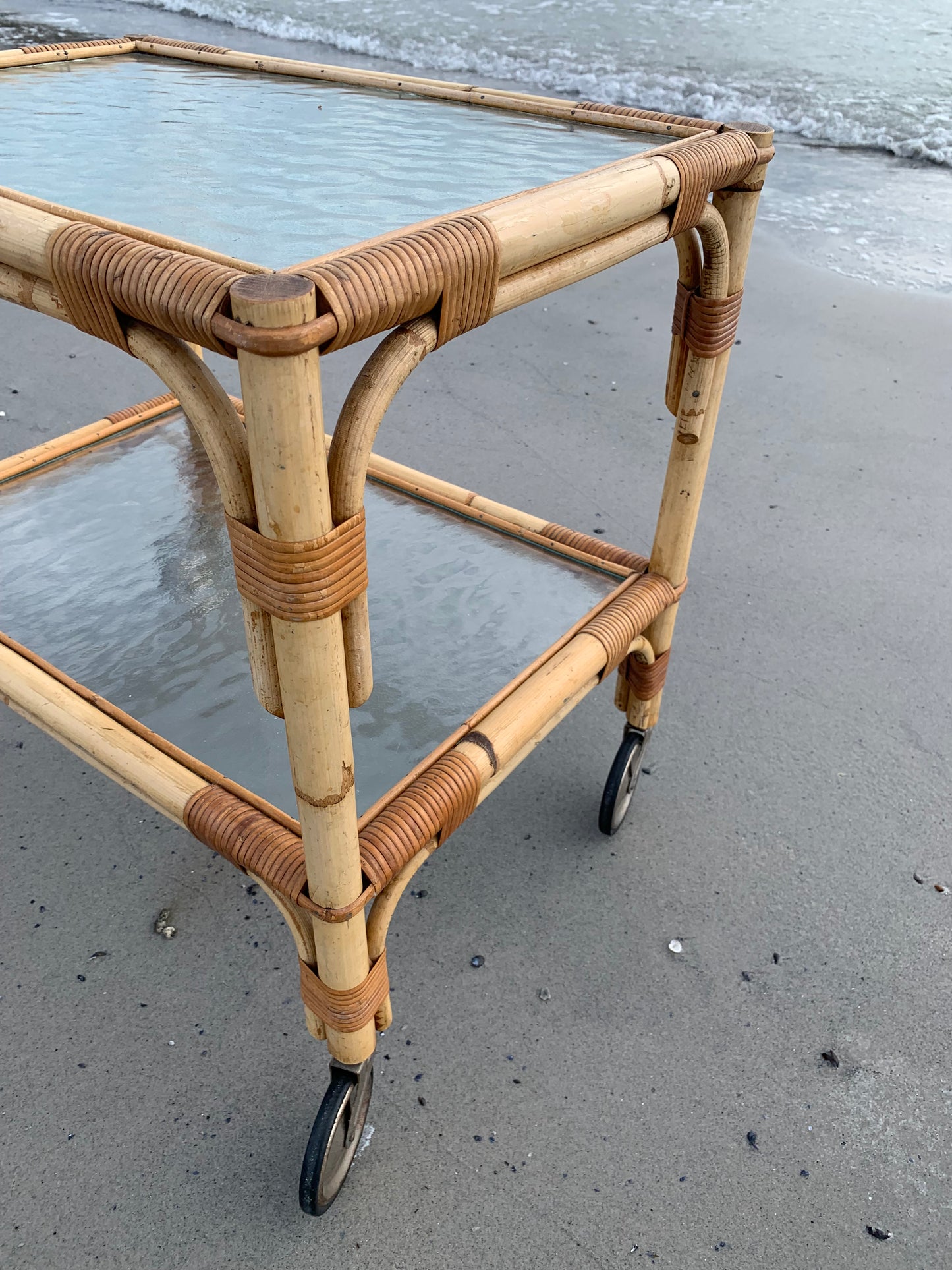 Rollwagen aus Bambus