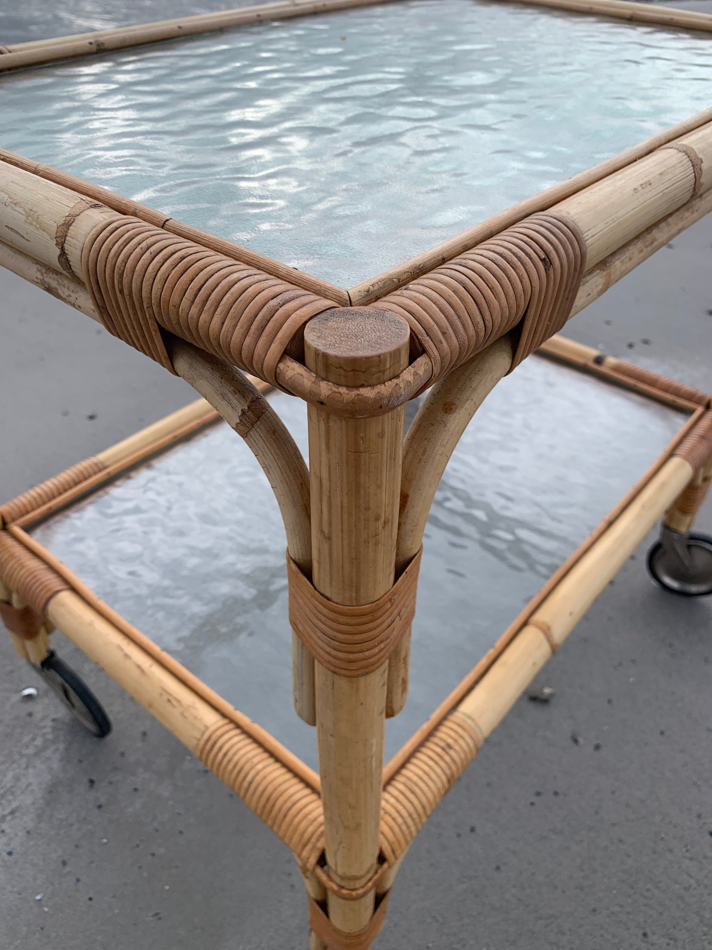 Rollwagen aus Bambus