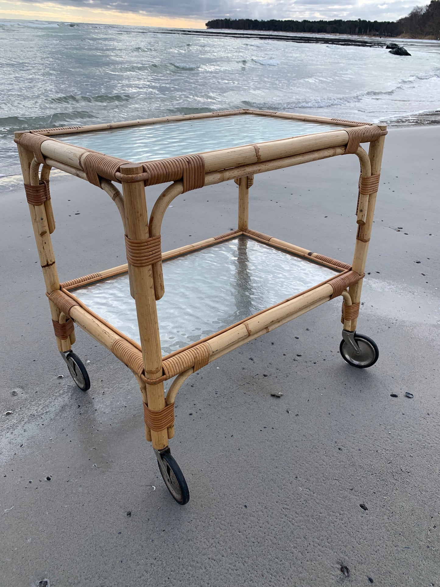 Rollwagen aus Bambus