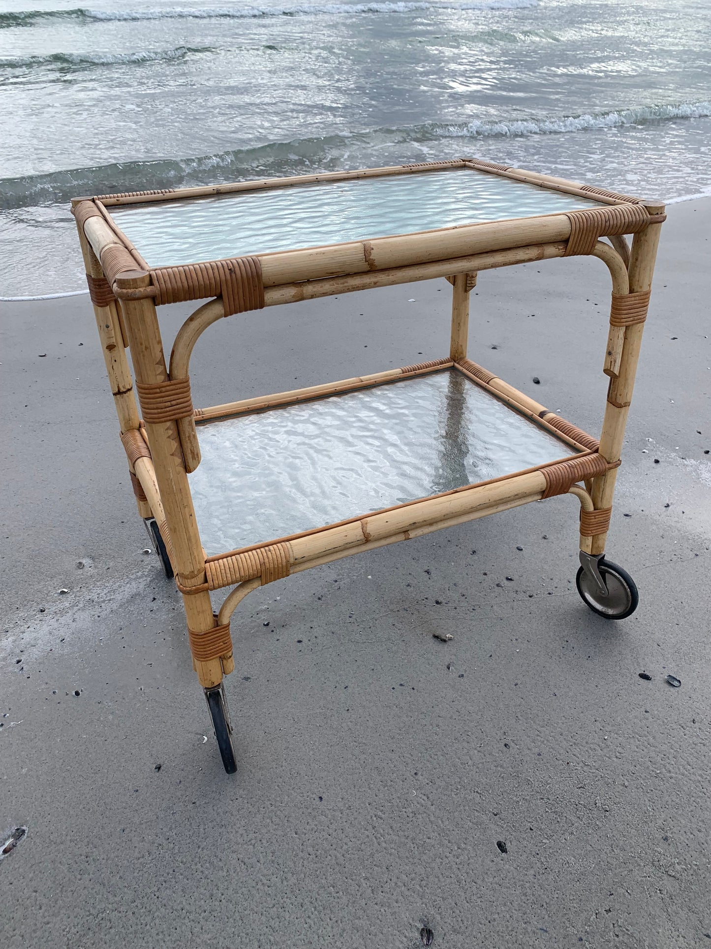 Rollwagen aus Bambus