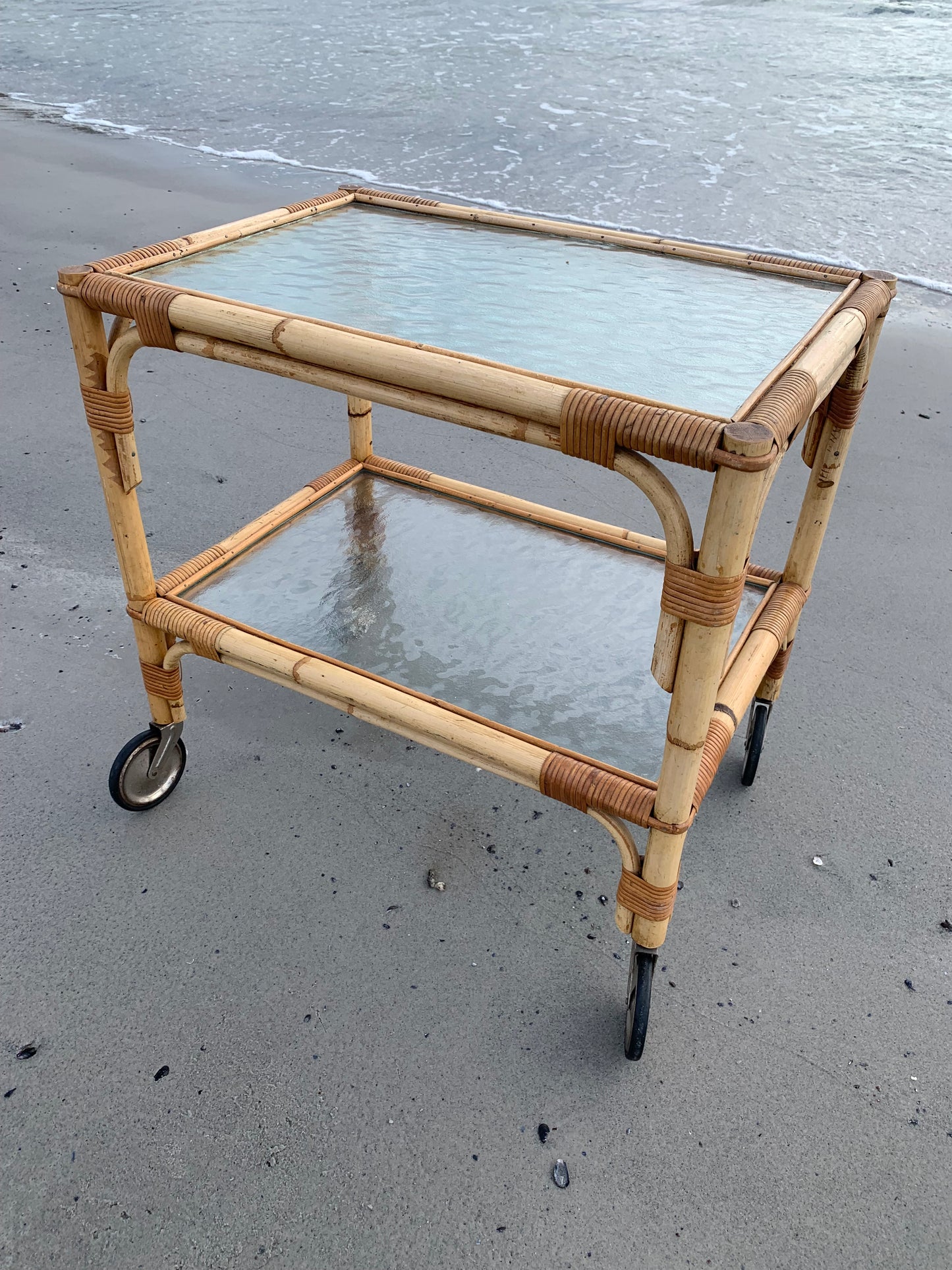 Rollwagen aus Bambus