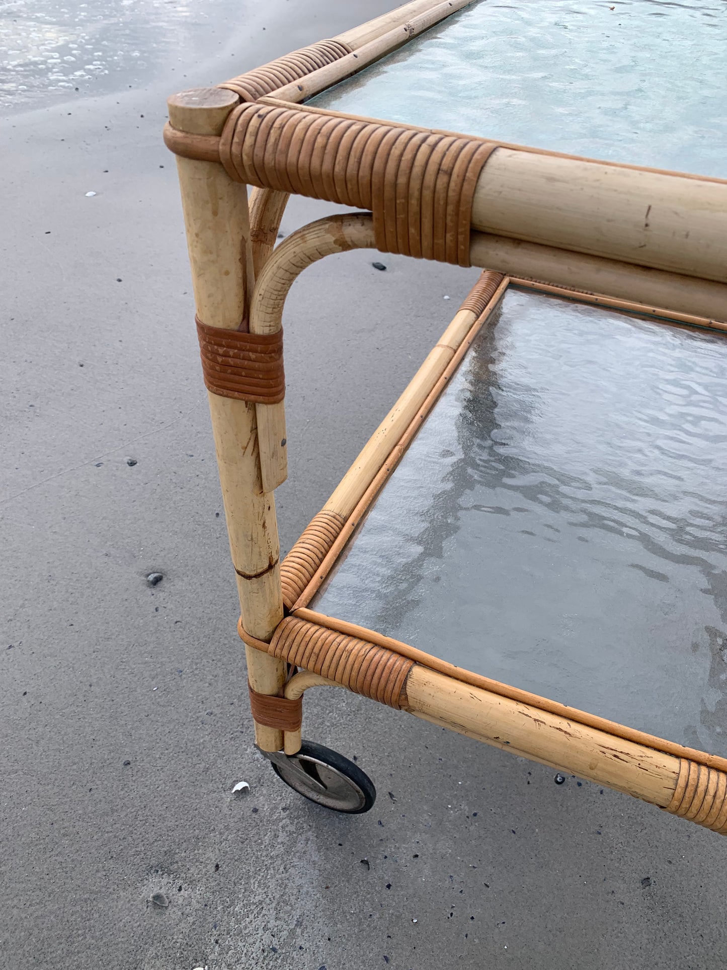 Rollwagen aus Bambus