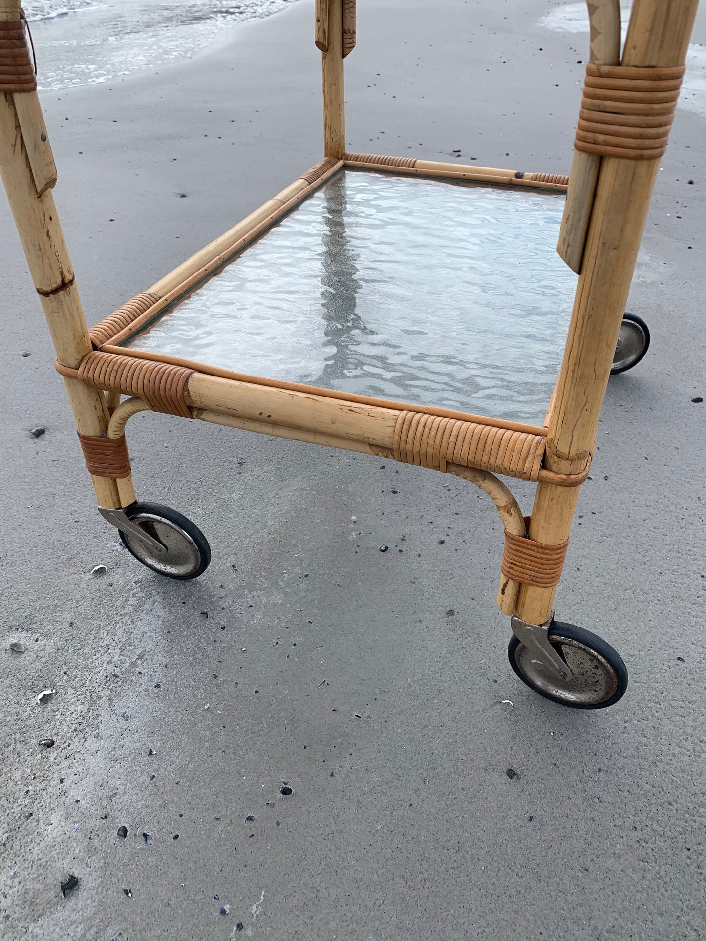 Rollwagen aus Bambus