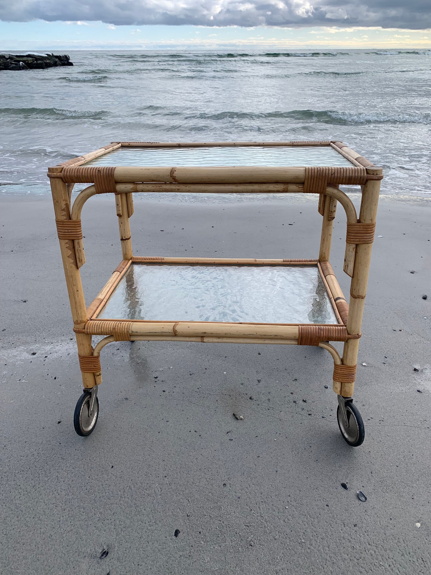 Rollwagen aus Bambus