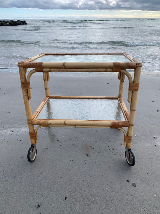 Rollwagen aus Bambus