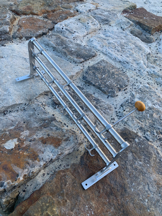 Regal mit Huthaken - Entworfen von Gunnar Bolin im Jahr 1937