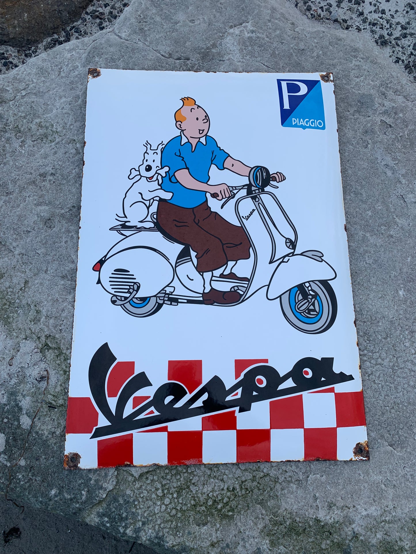 Tim und Vespa-Schild
