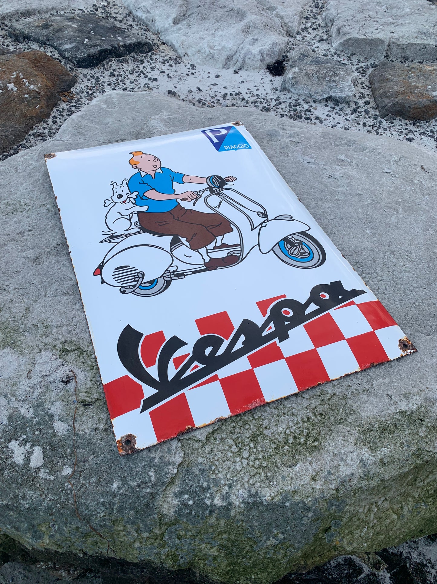 Tim und Vespa-Schild