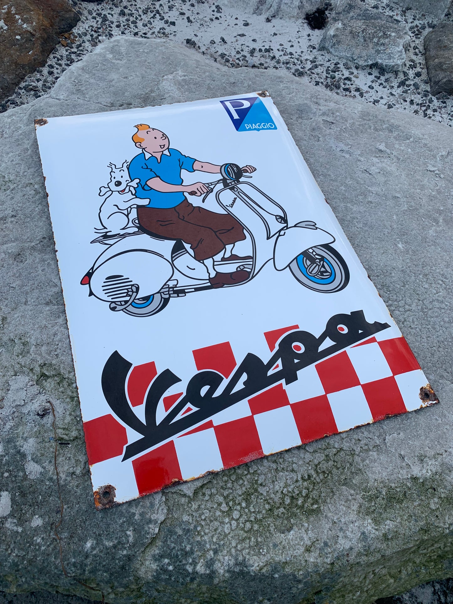 Tim und Vespa-Schild