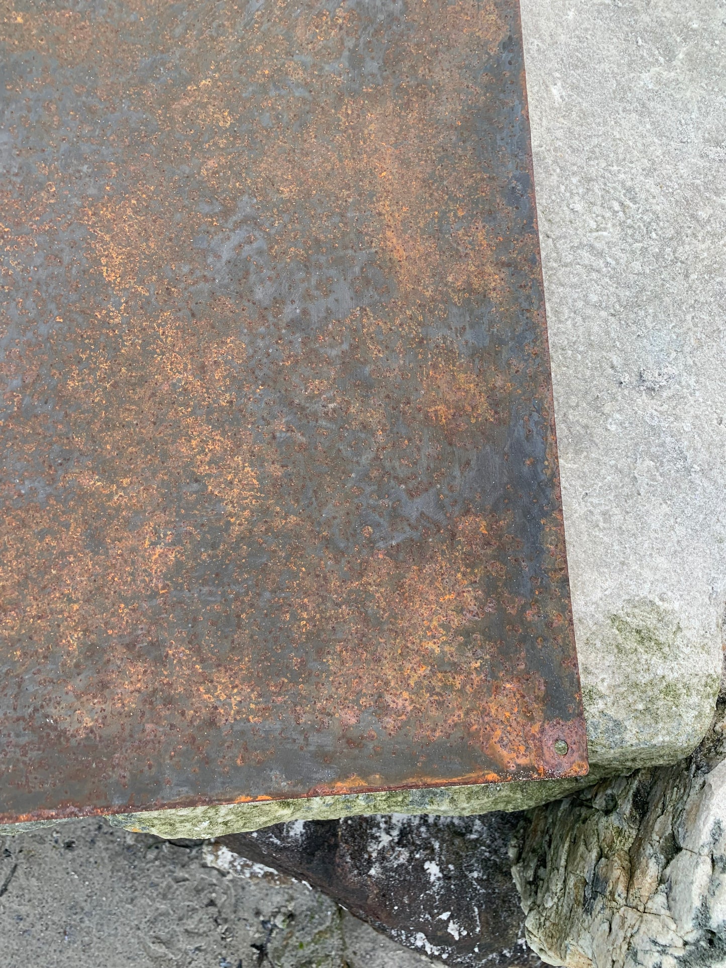 Tim und Vespa-Schild