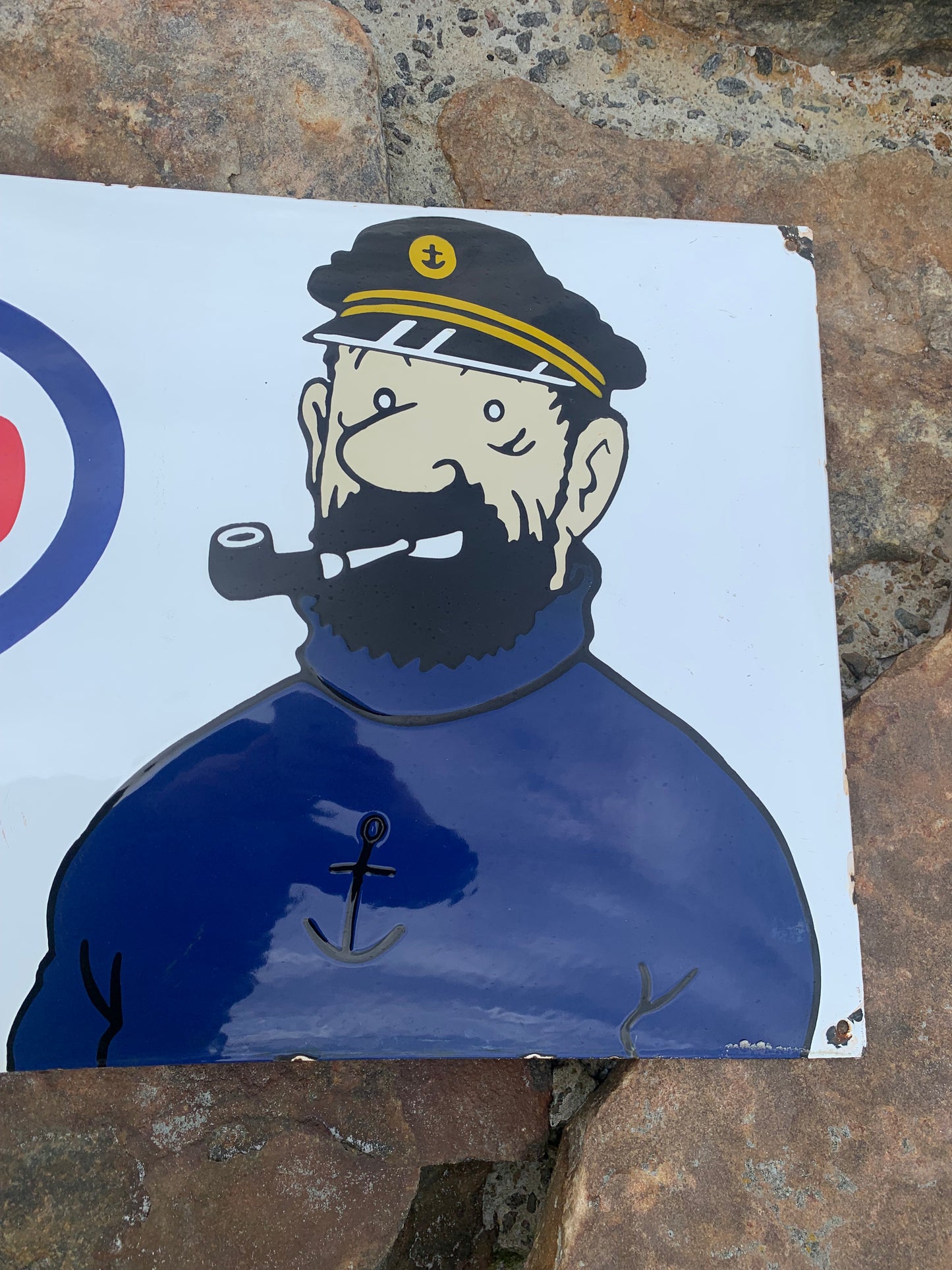 Emailleschild mit Kapitän Haddock und Esso