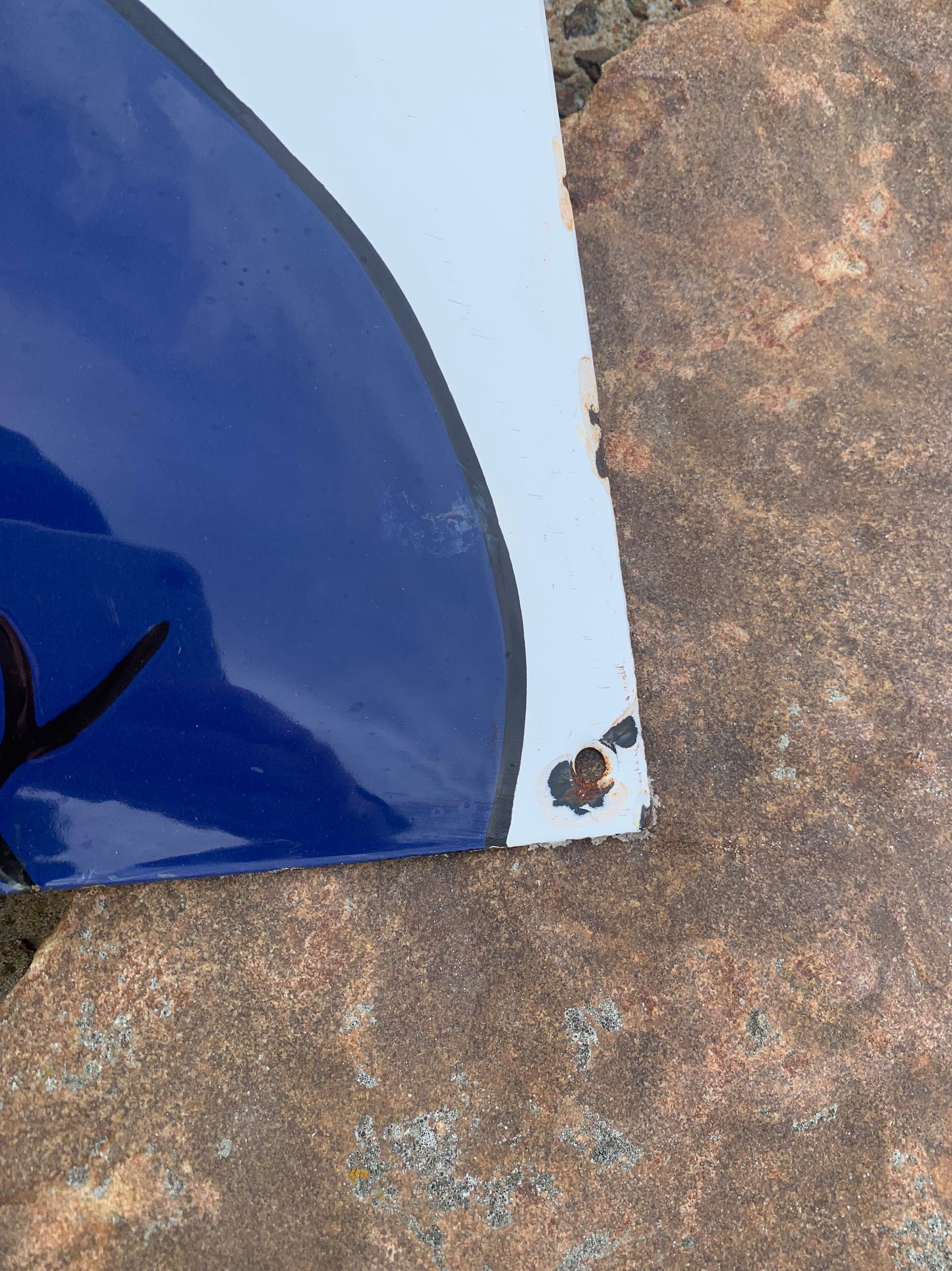 Emailleschild mit Kapitän Haddock und Esso