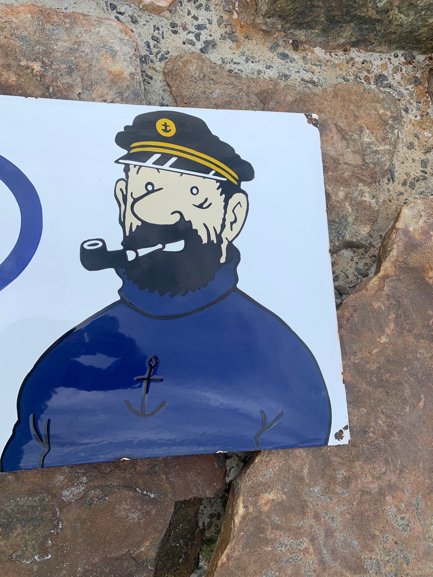 Emailleschild mit Kapitän Haddock und Esso