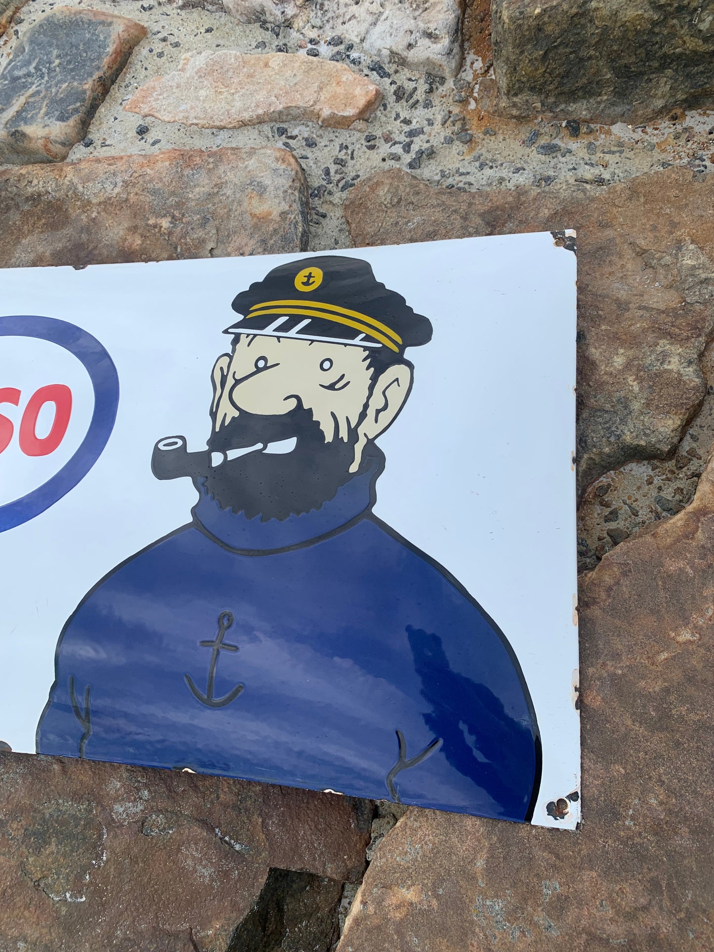 Emailleschild mit Kapitän Haddock und Esso
