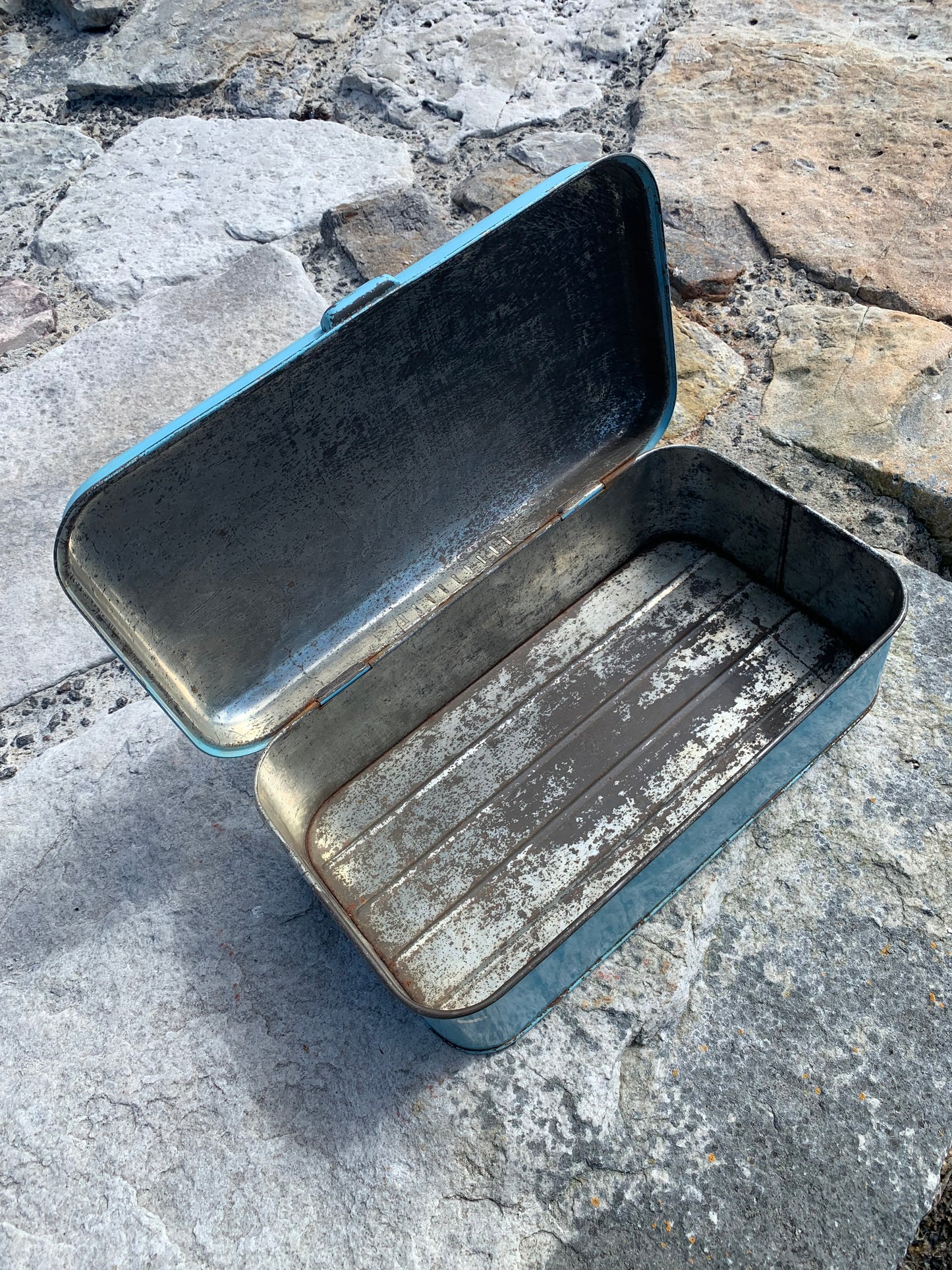 Metallkasten mit Deckel