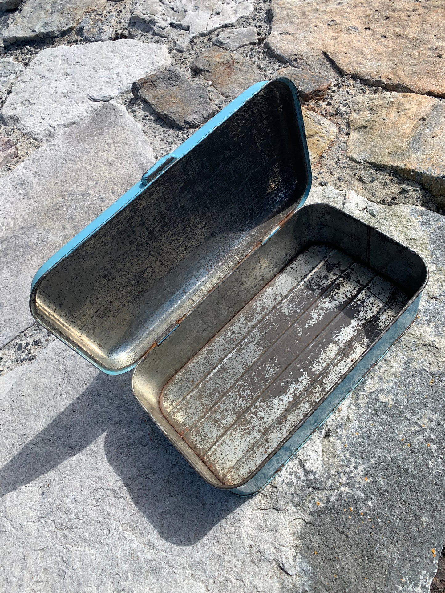 Metallkasten mit Deckel