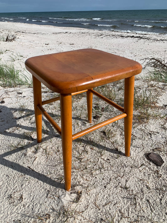 Klassischer Hocker